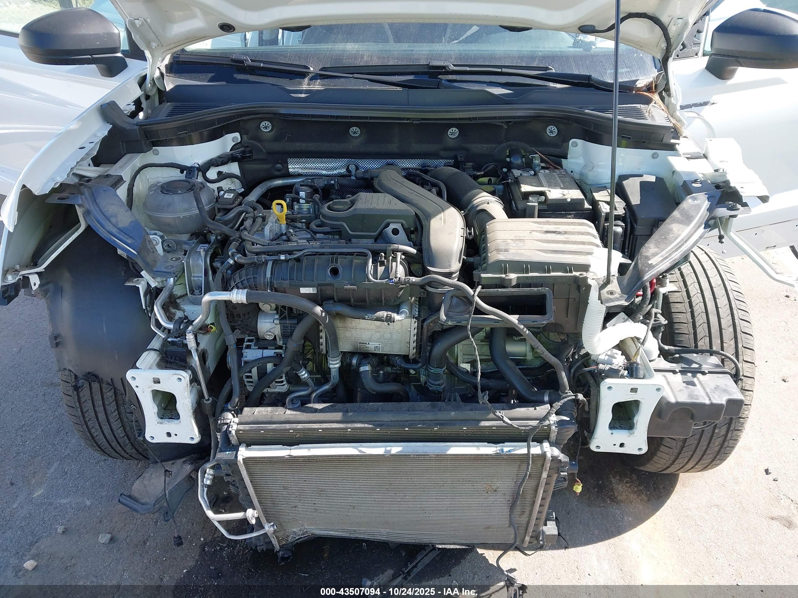 VOLKSWAGEN TAOS image 10