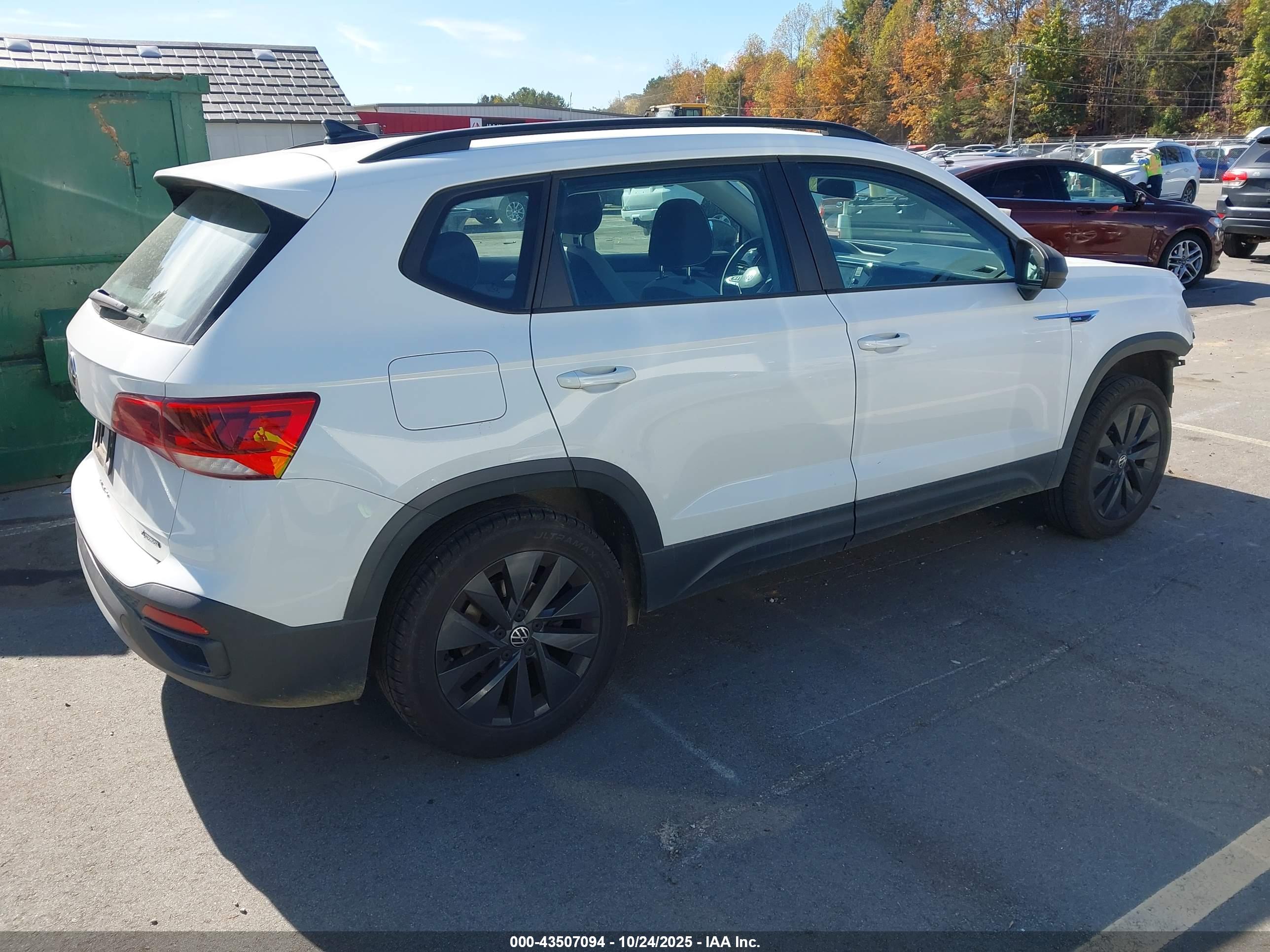 VOLKSWAGEN TAOS image 4