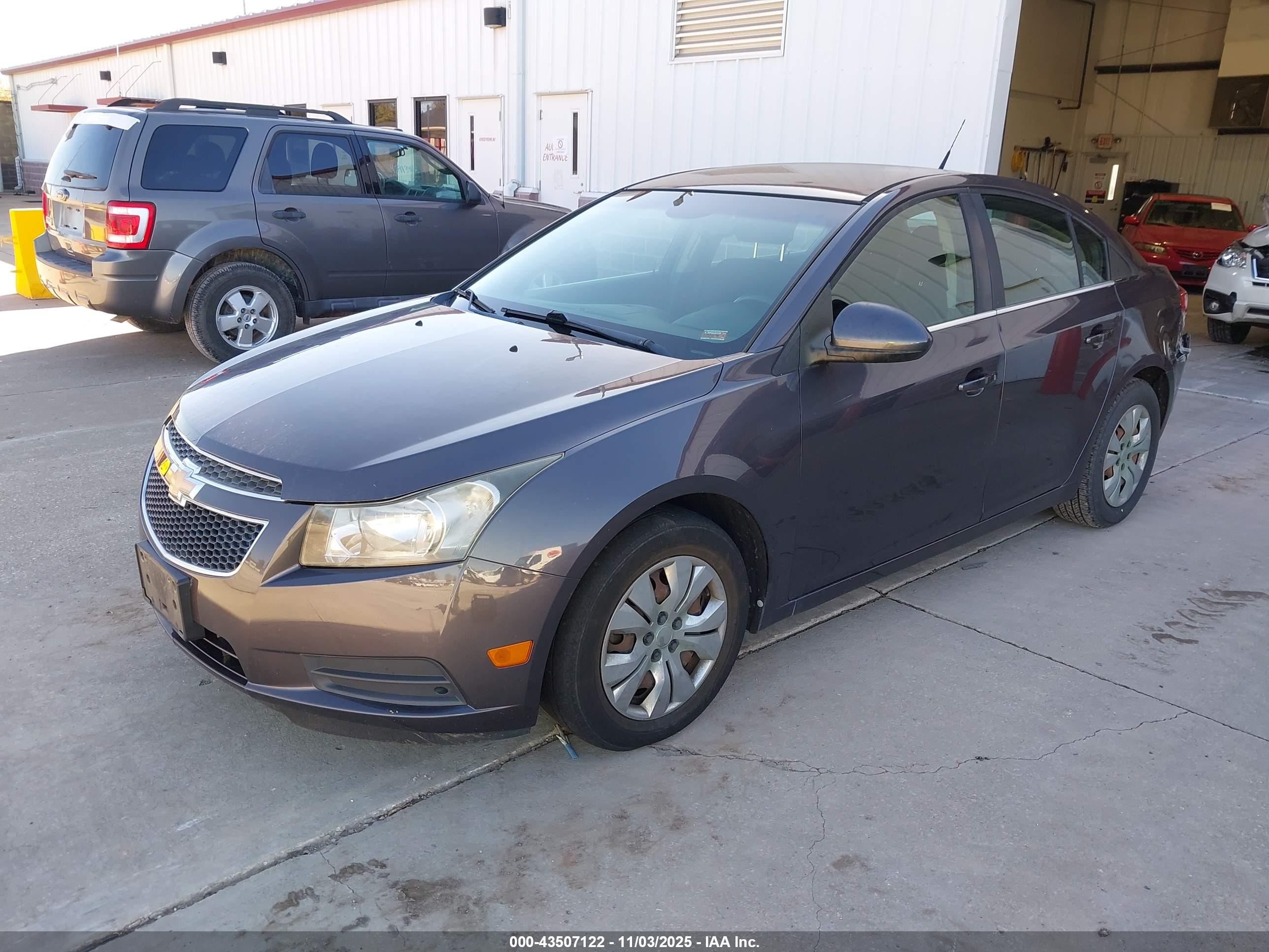 CHEVROLET CRUZE image 2
