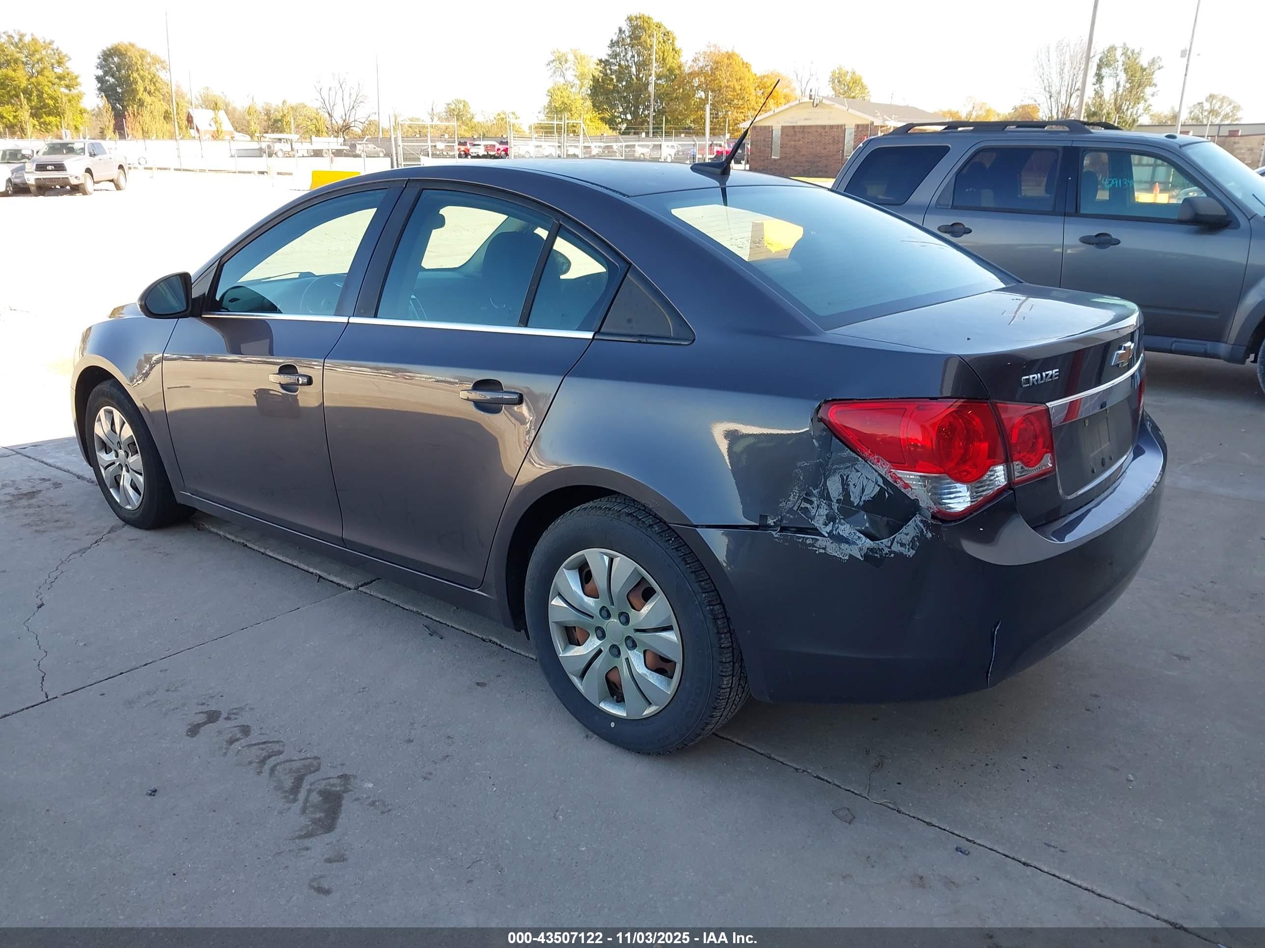CHEVROLET CRUZE image 3