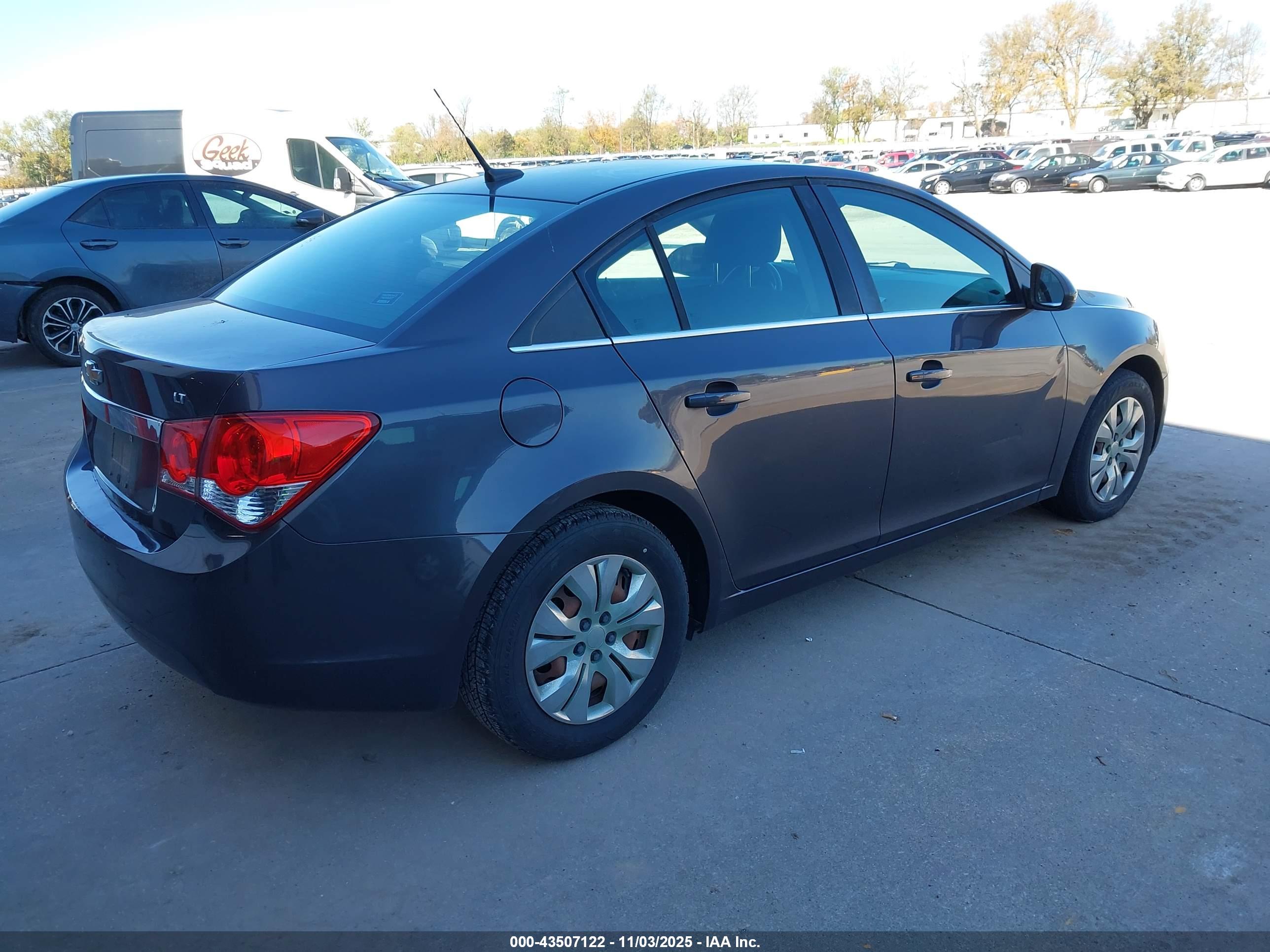 CHEVROLET CRUZE image 4