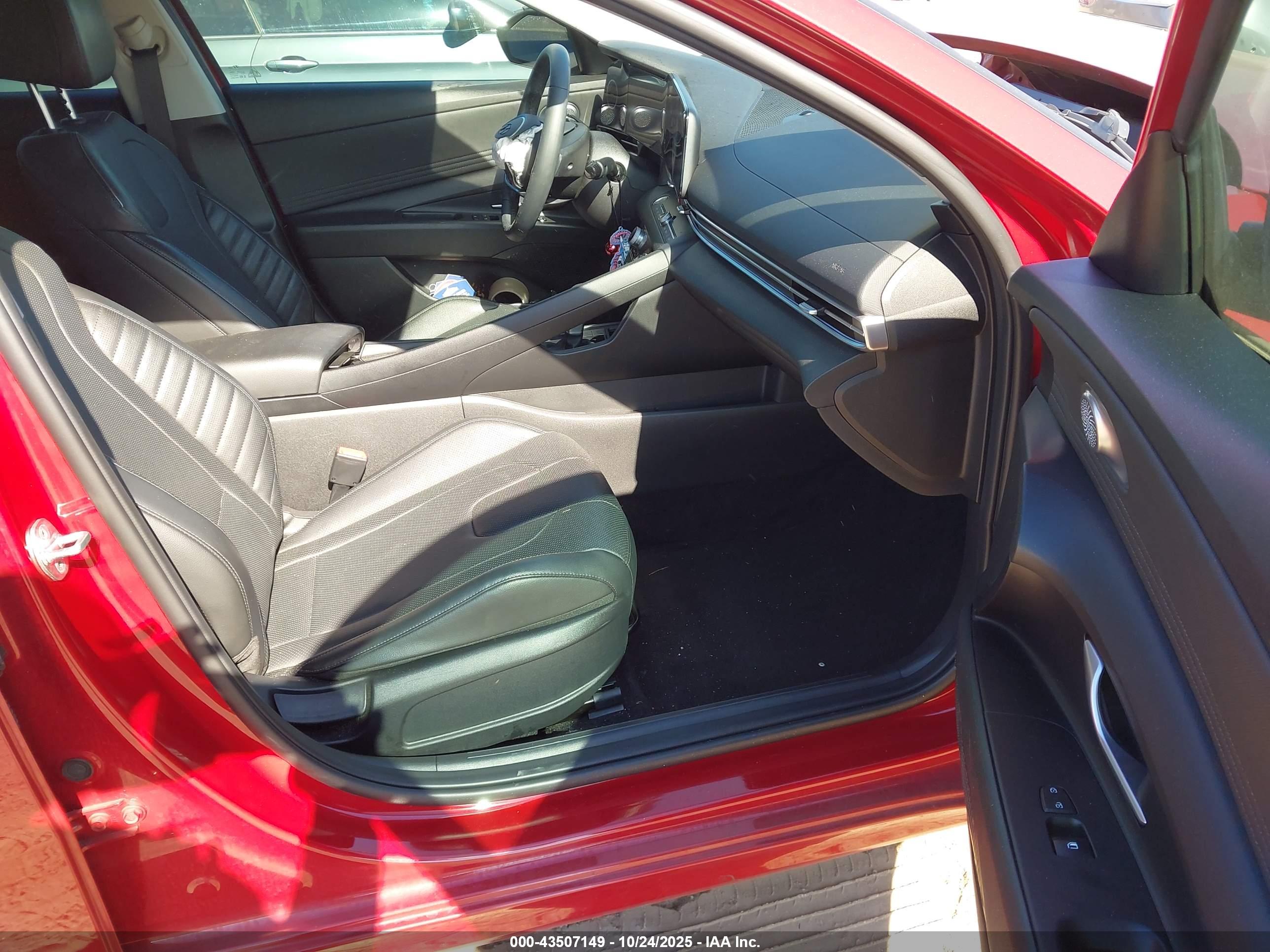 HYUNDAI ELANTRA image 5