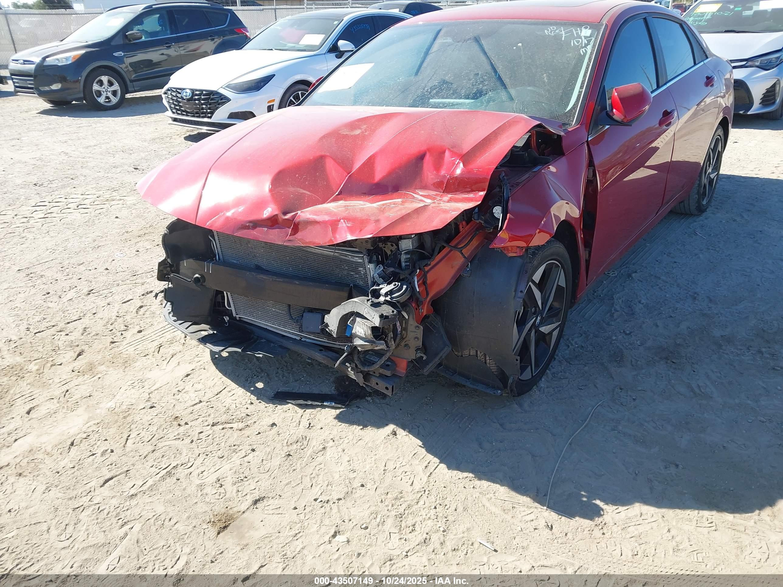 HYUNDAI ELANTRA image 6
