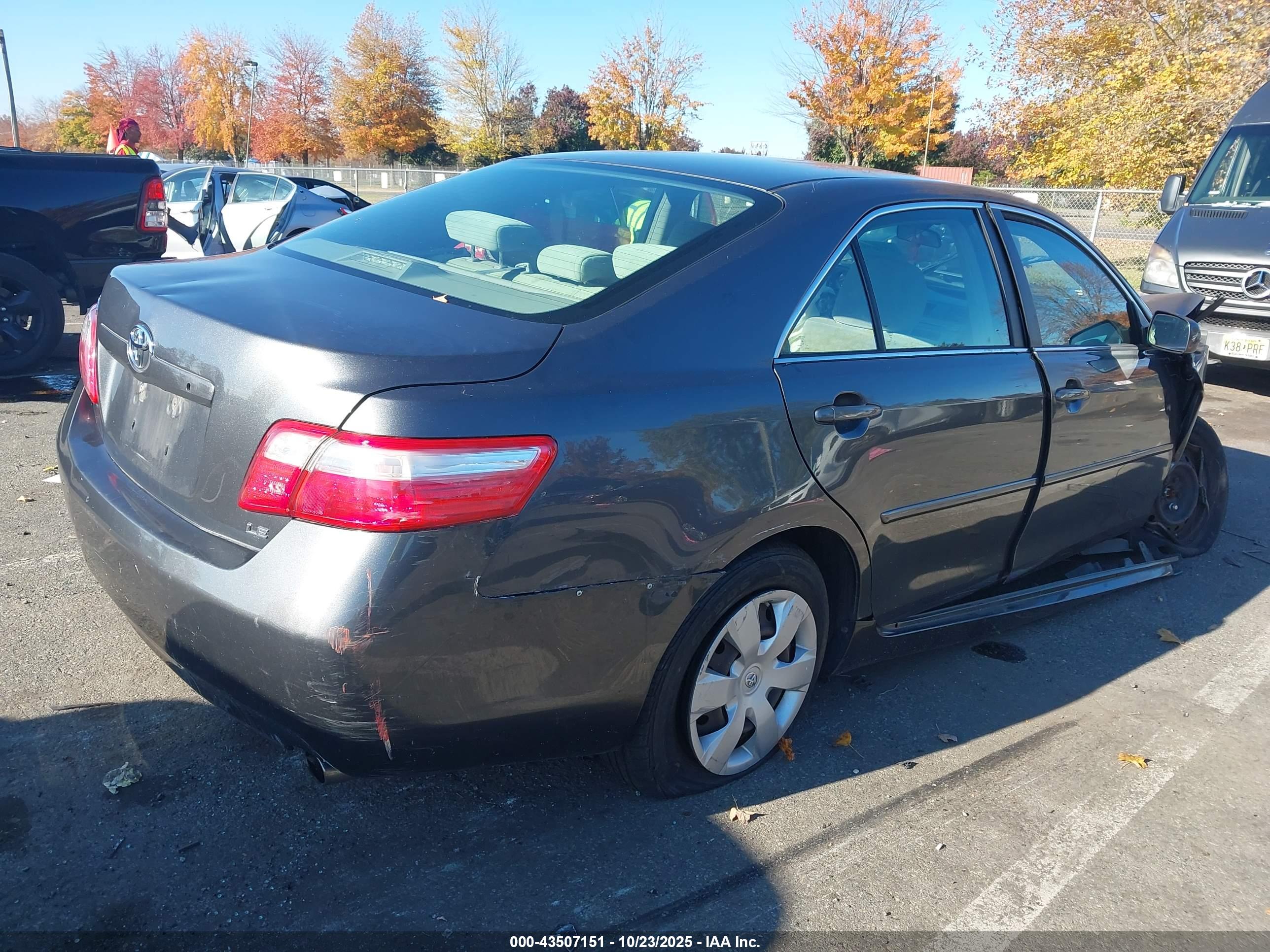 TOYOTA CAMRY image 4