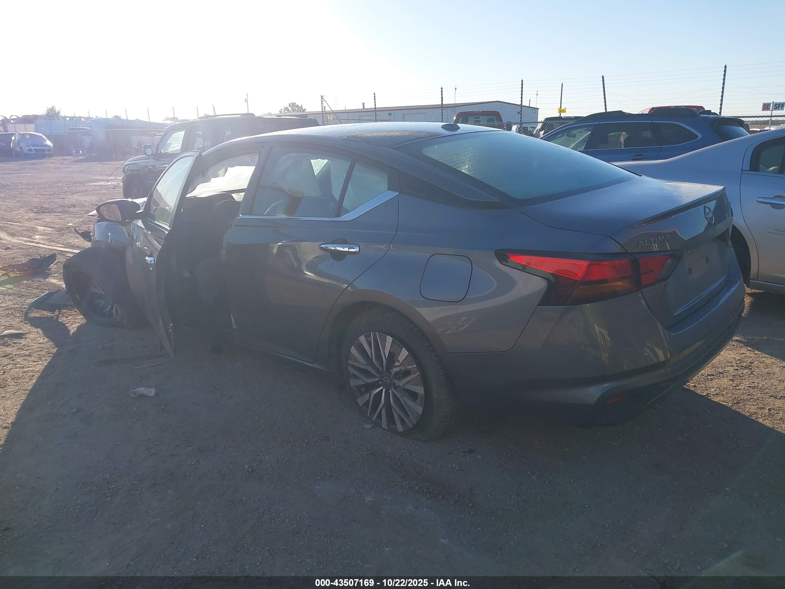NISSAN ALTIMA image 3