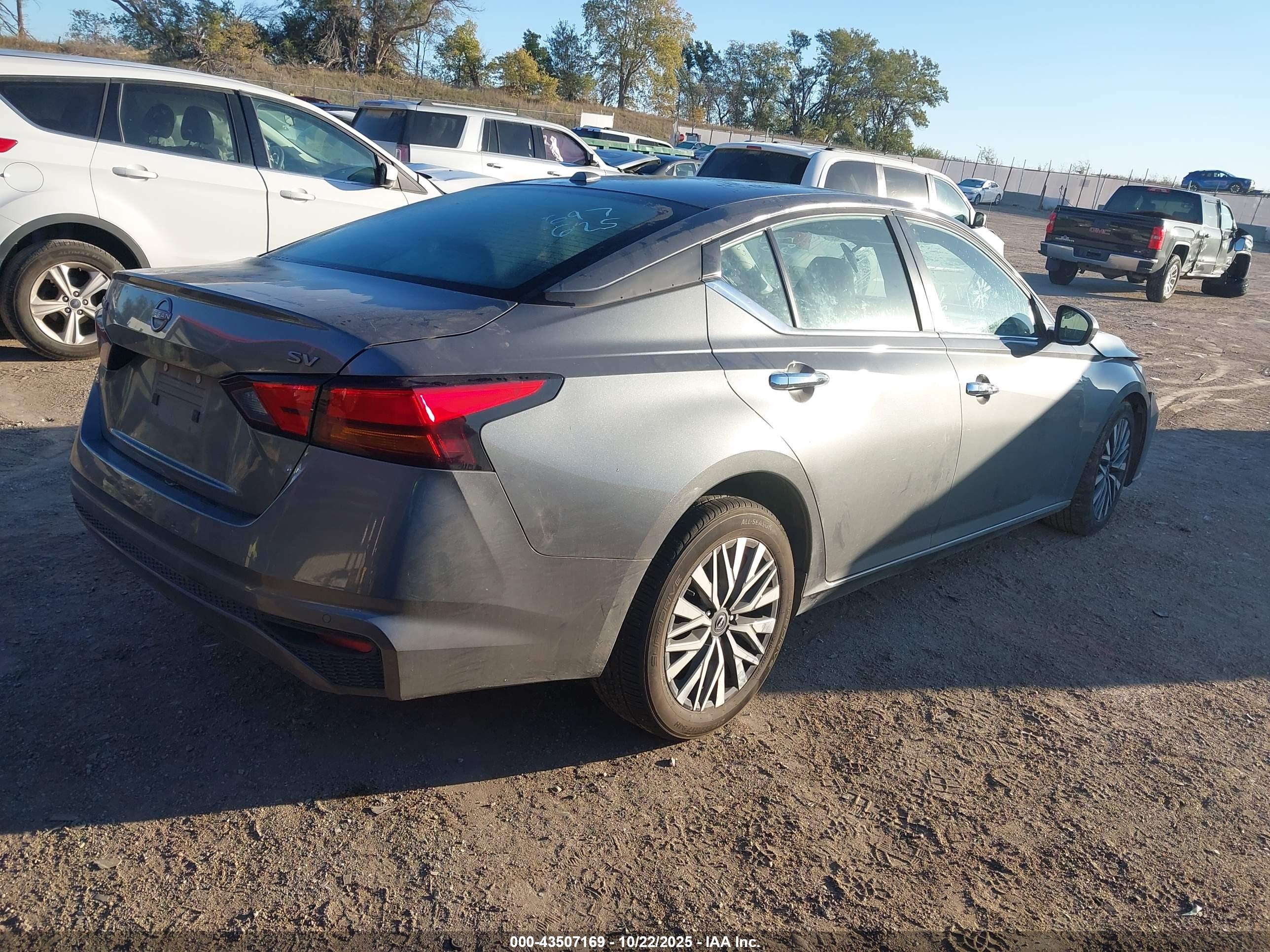 NISSAN ALTIMA image 4
