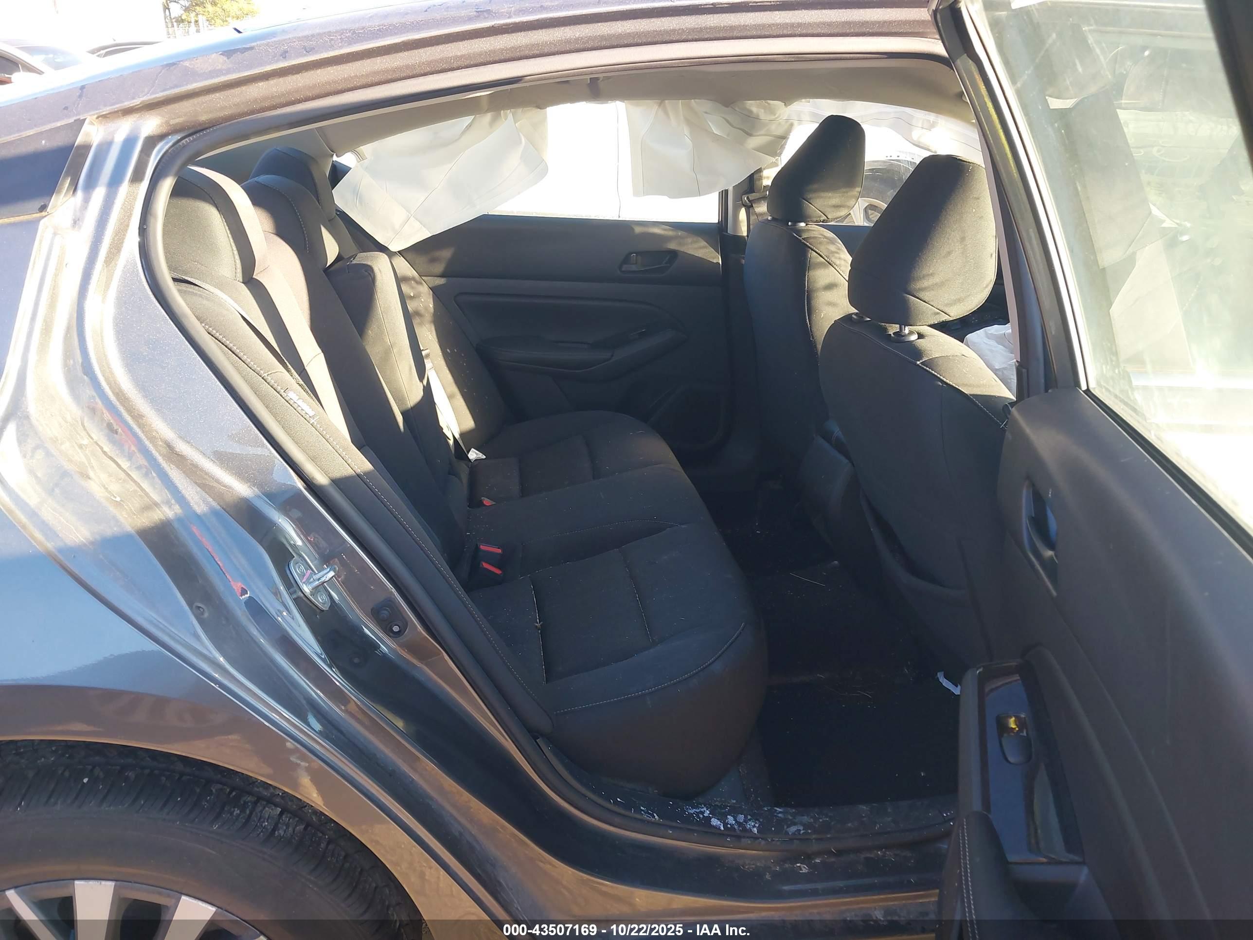 NISSAN ALTIMA image 8