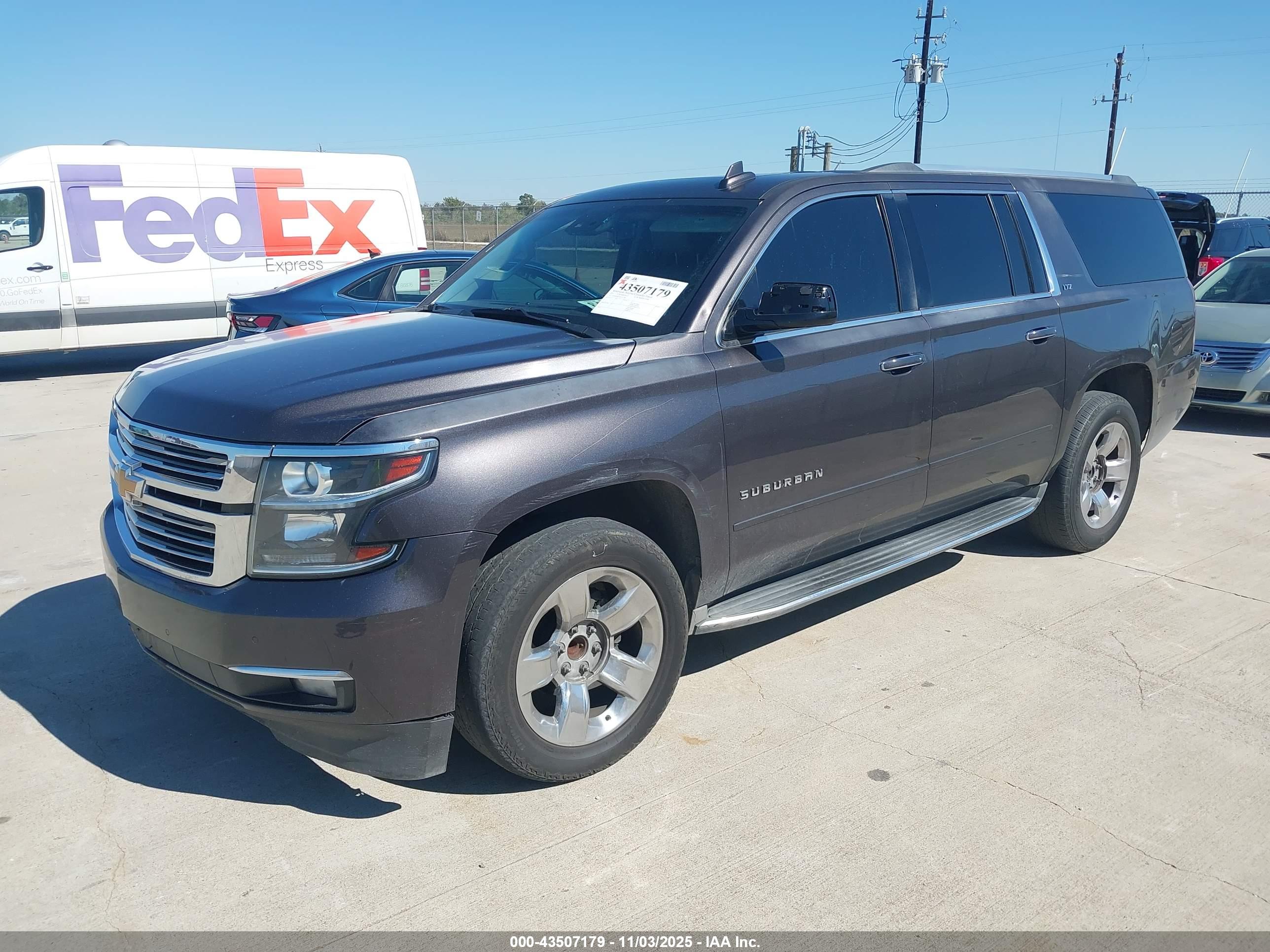 CHEVROLET SUBURBAN image 2