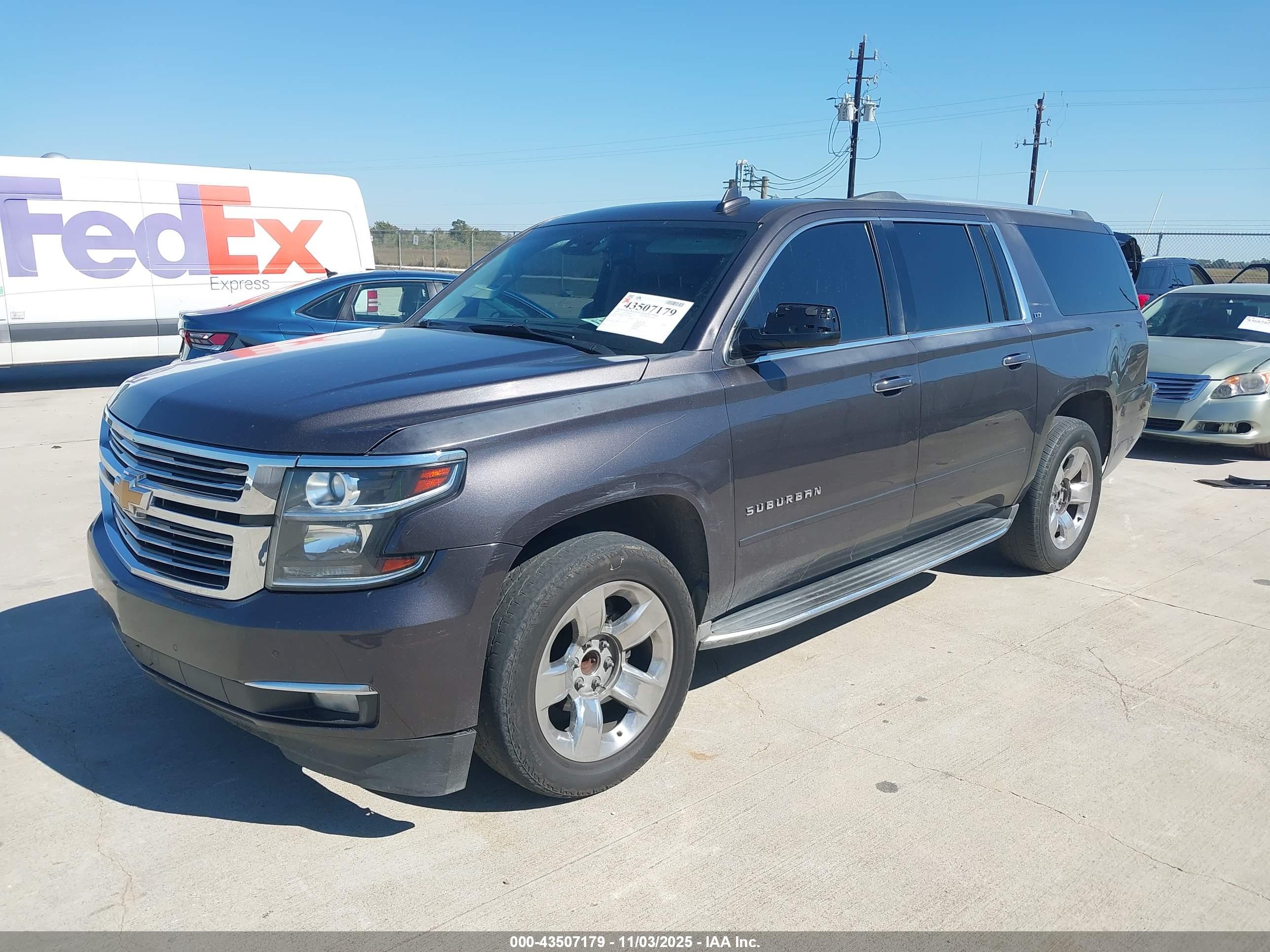CHEVROLET SUBURBAN image 6