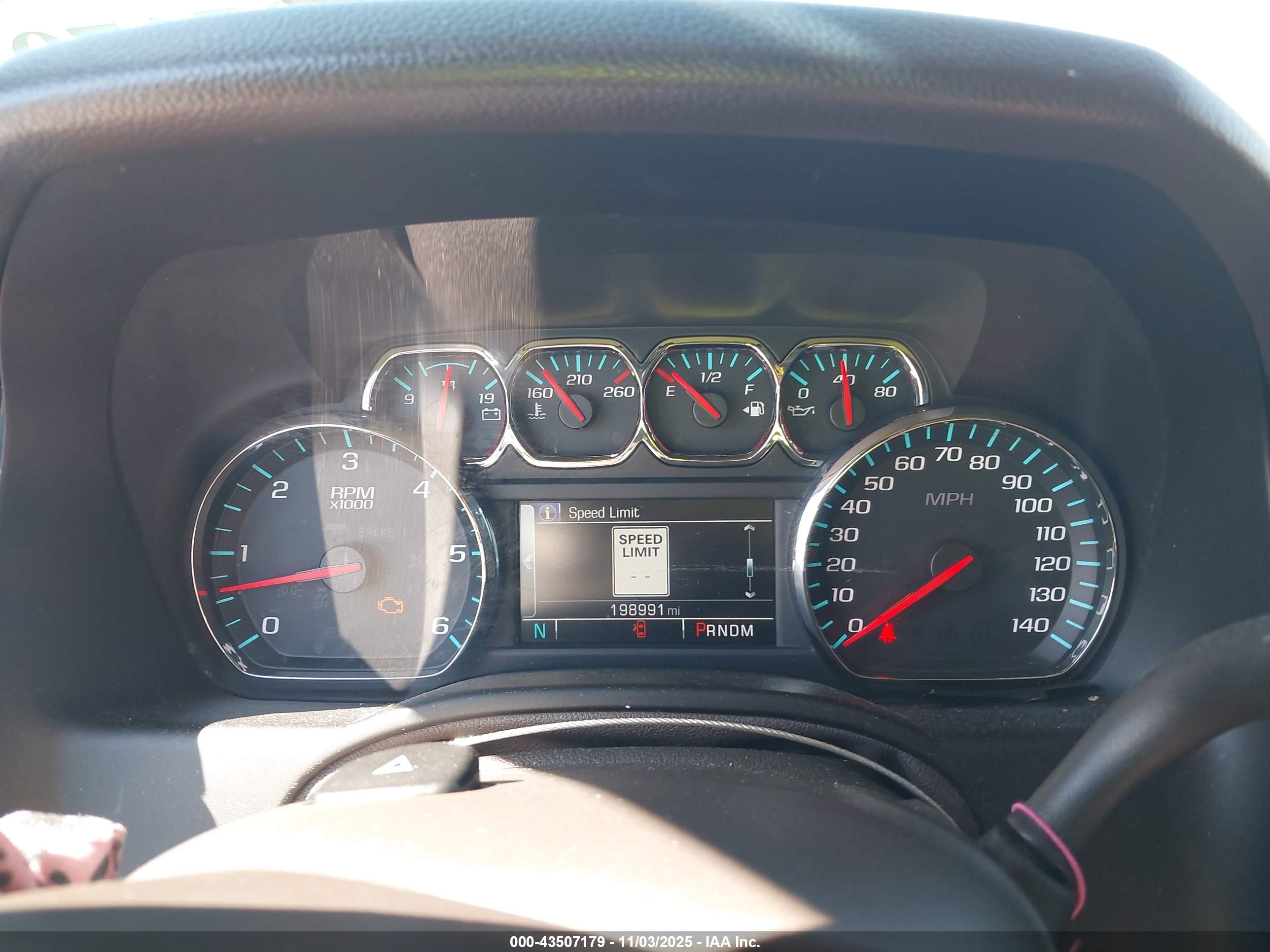 CHEVROLET SUBURBAN image 7