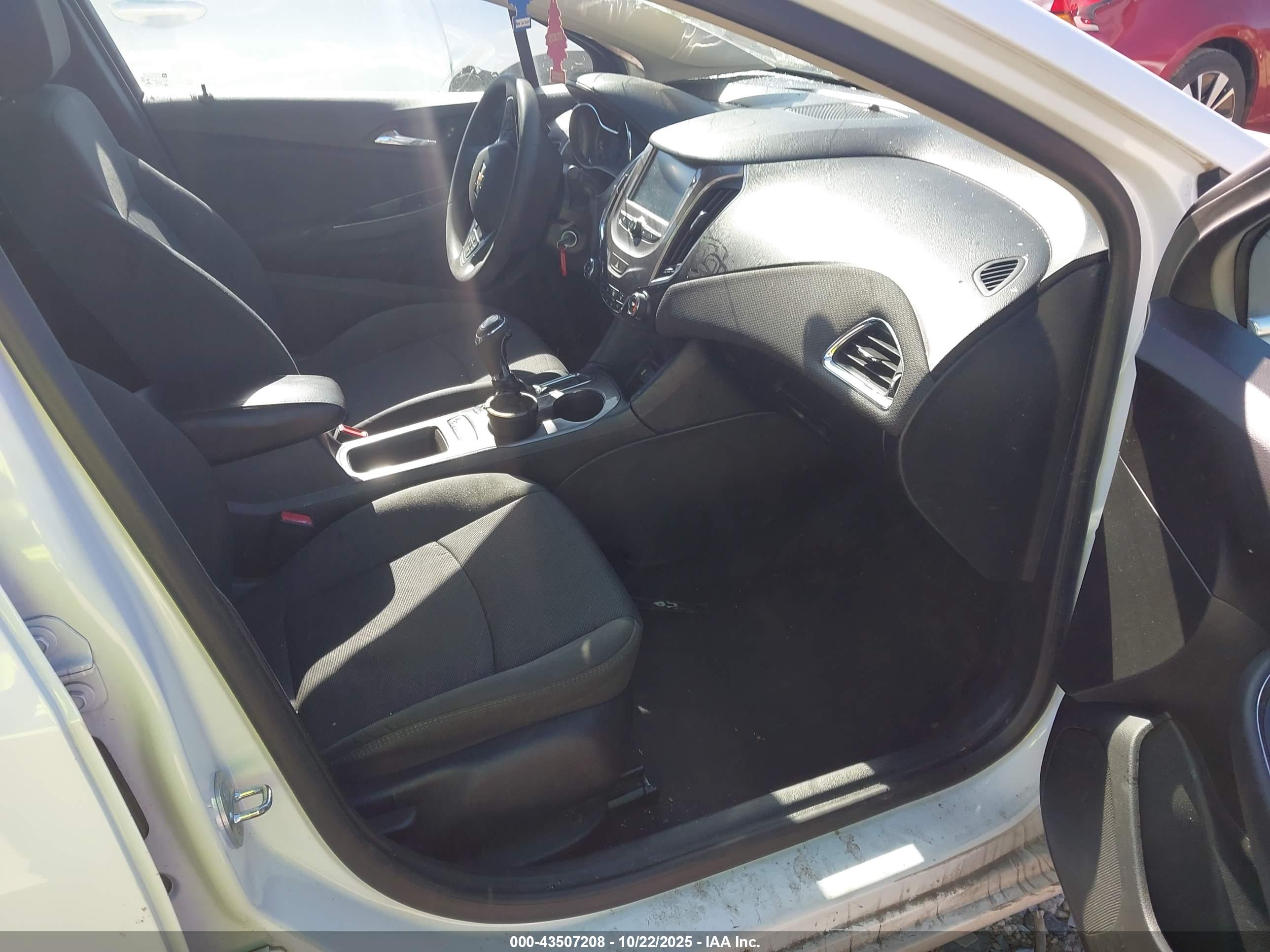 CHEVROLET CRUZE image 5