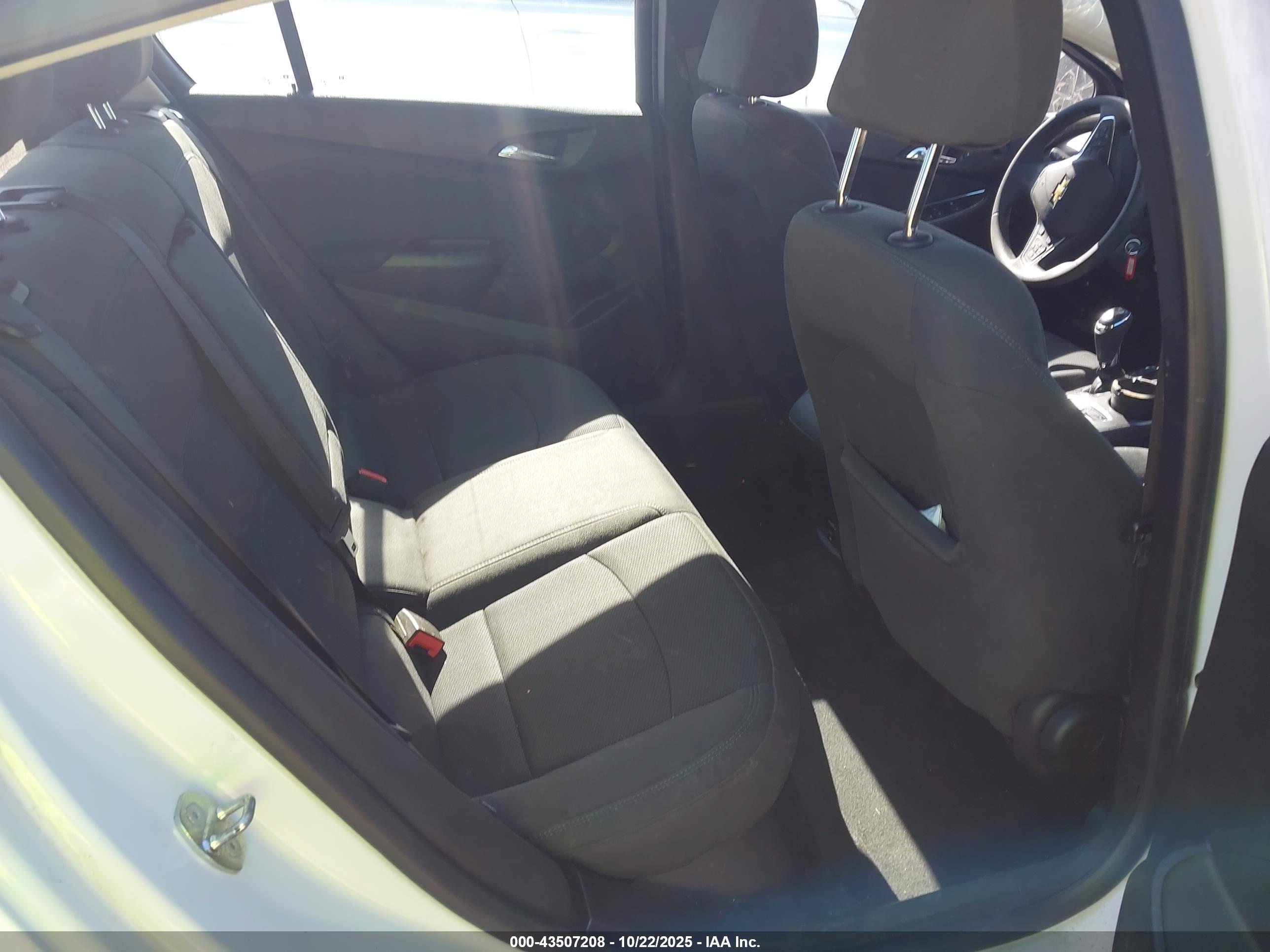 CHEVROLET CRUZE image 8