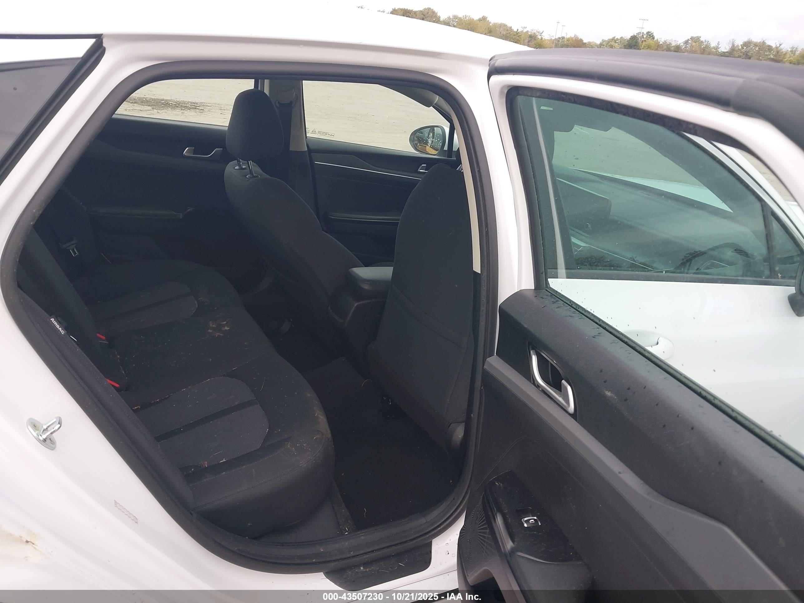 KIA K5 image 8