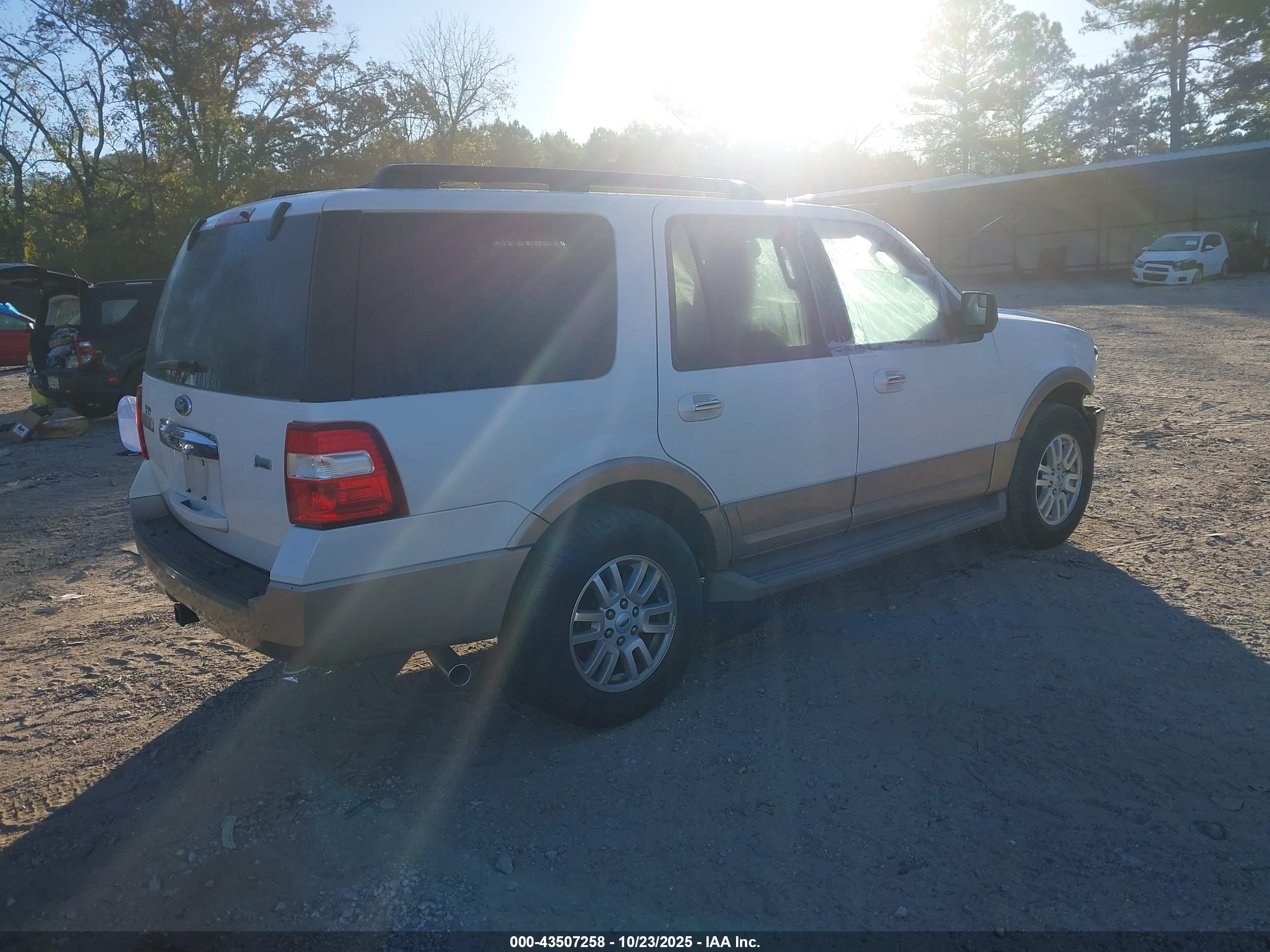 FORD EXPEDITION image 4