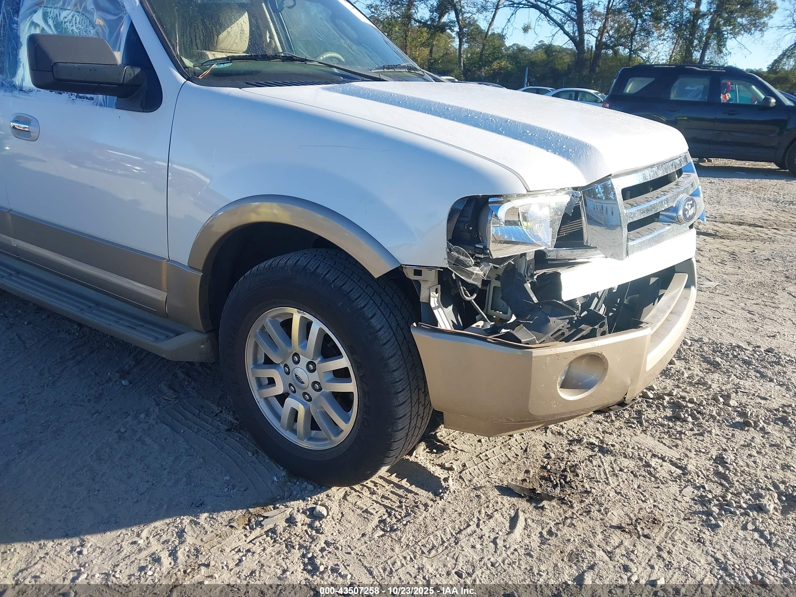 FORD EXPEDITION image 6