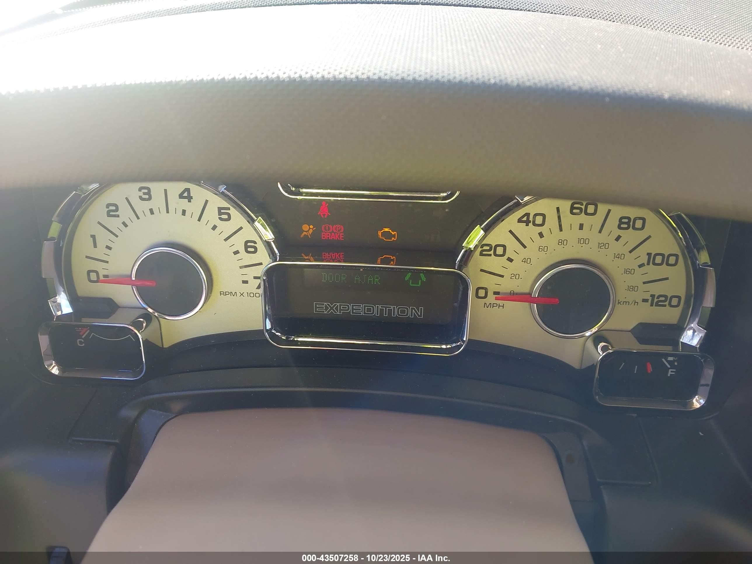 FORD EXPEDITION image 7