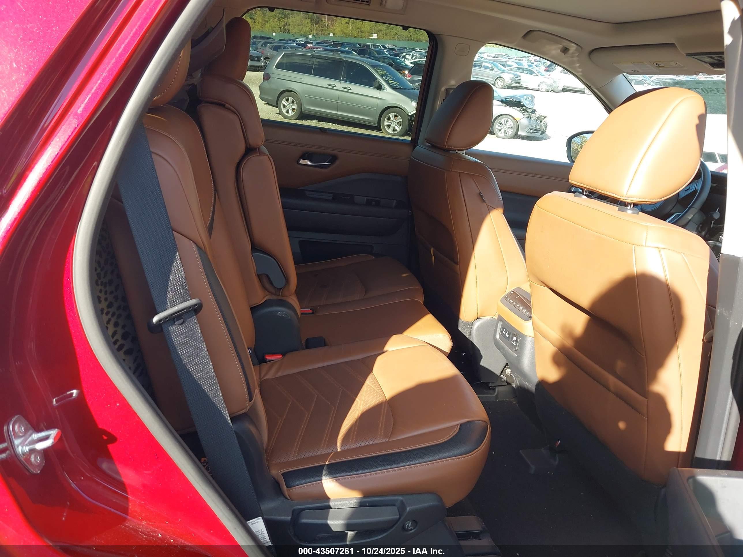 NISSAN PATHFINDER image 8