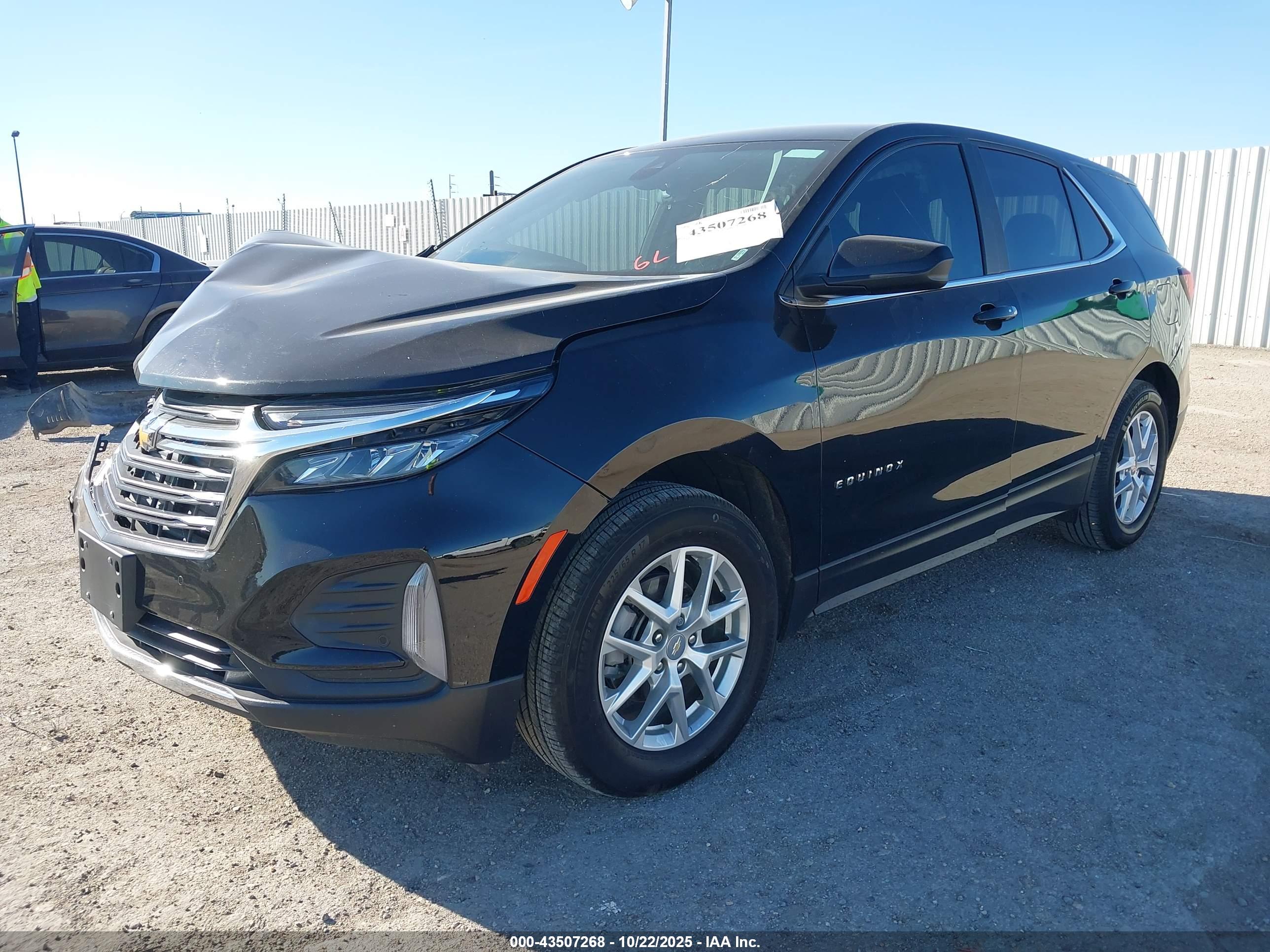CHEVROLET EQUINOX image 2