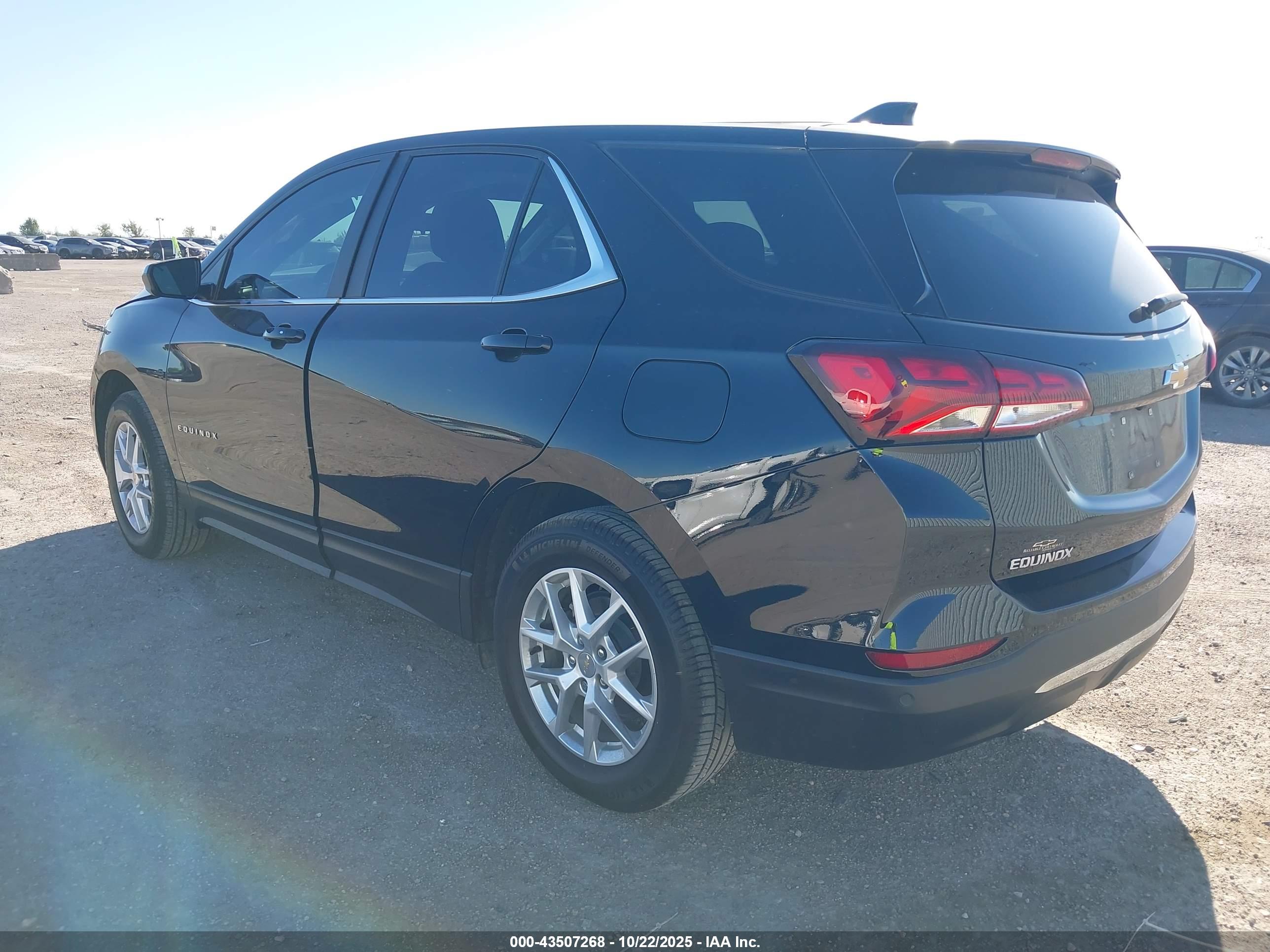 CHEVROLET EQUINOX image 3