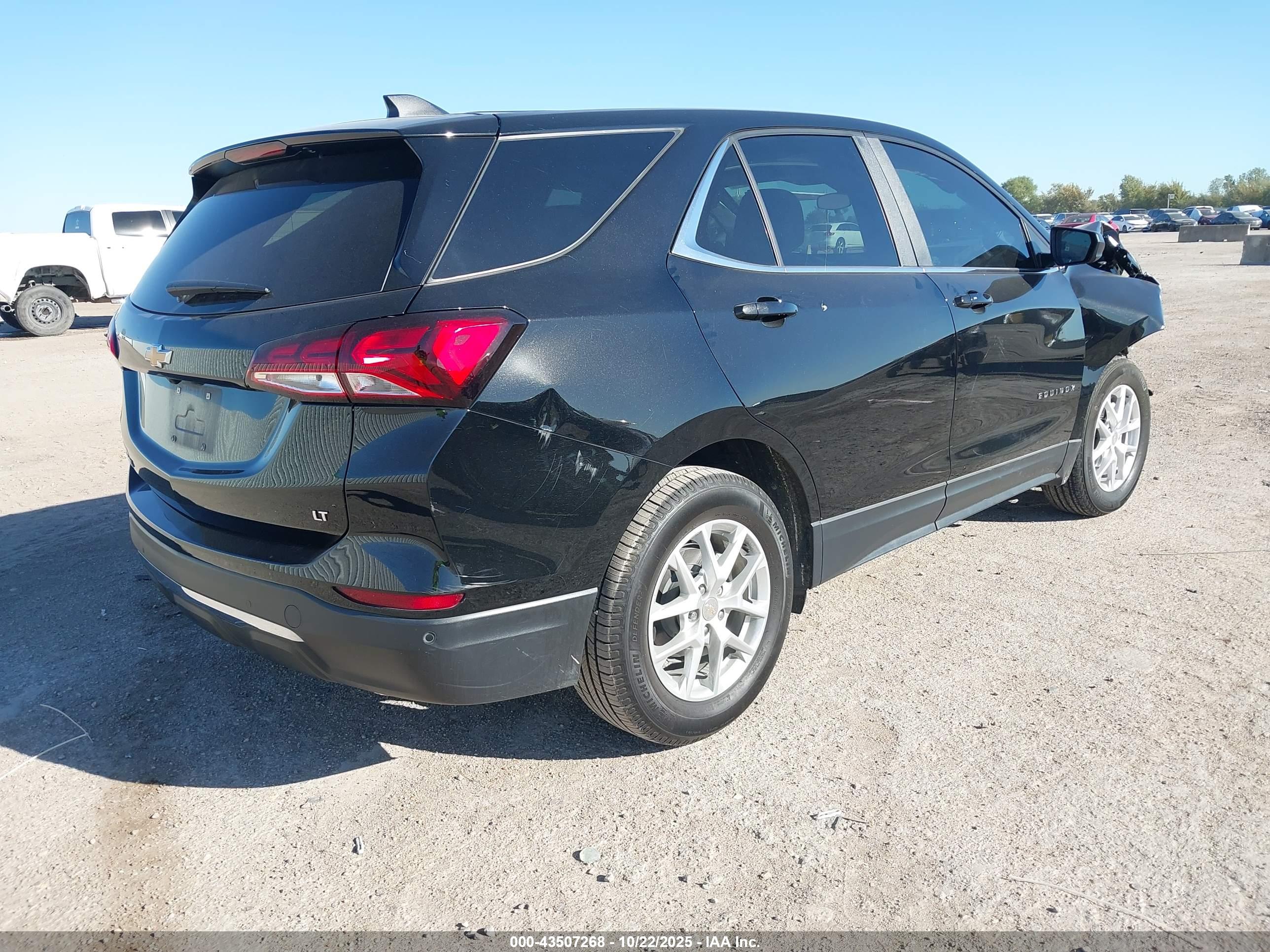CHEVROLET EQUINOX image 4