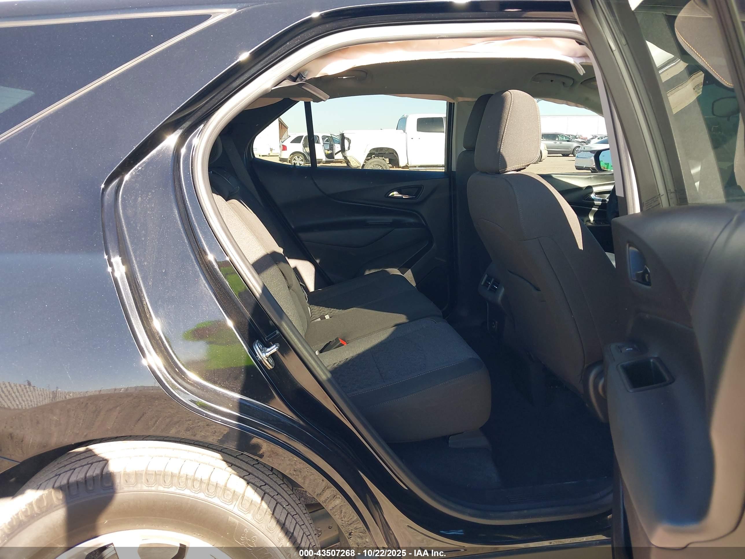 CHEVROLET EQUINOX image 8