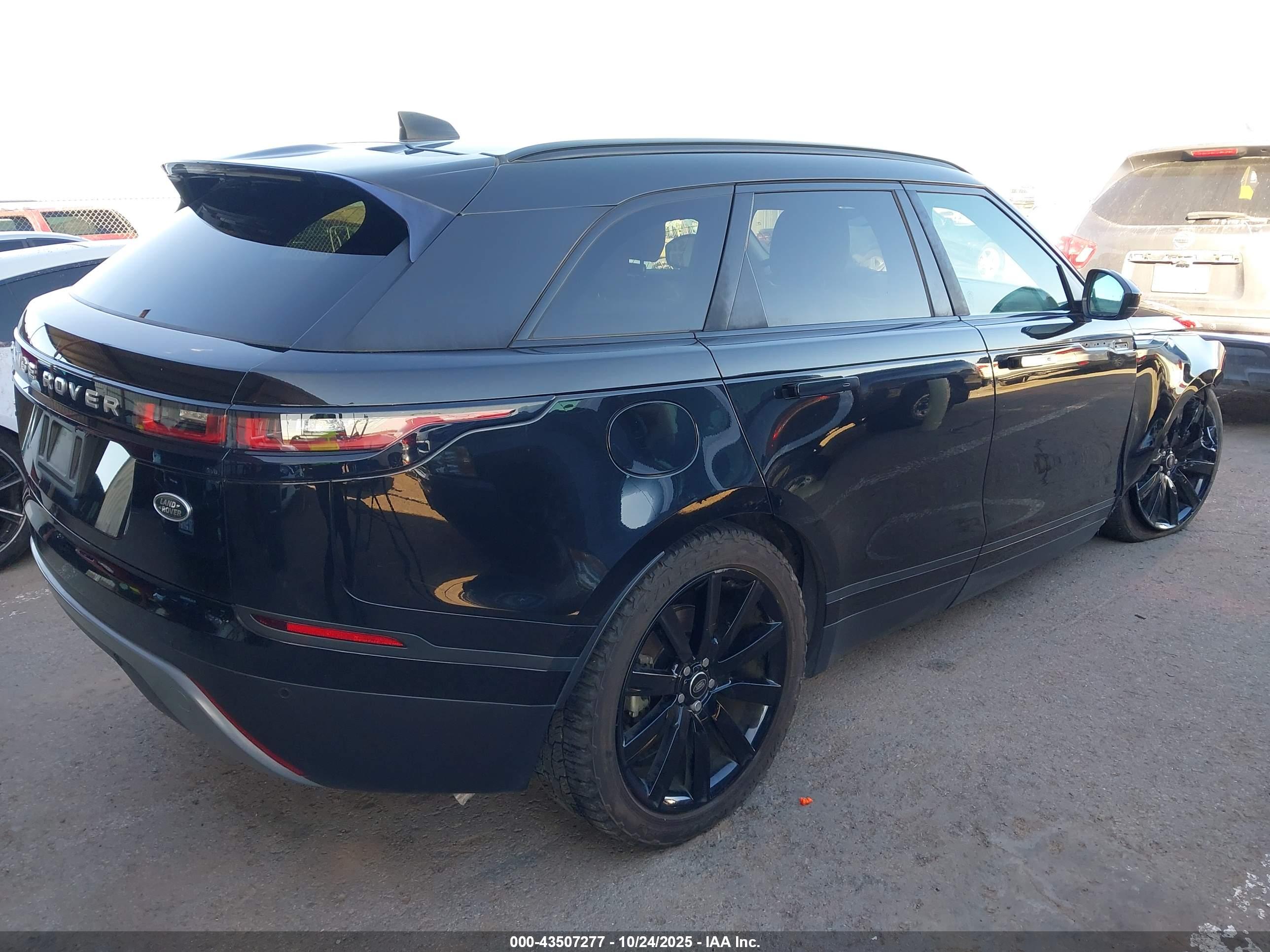 LAND ROVER image 4