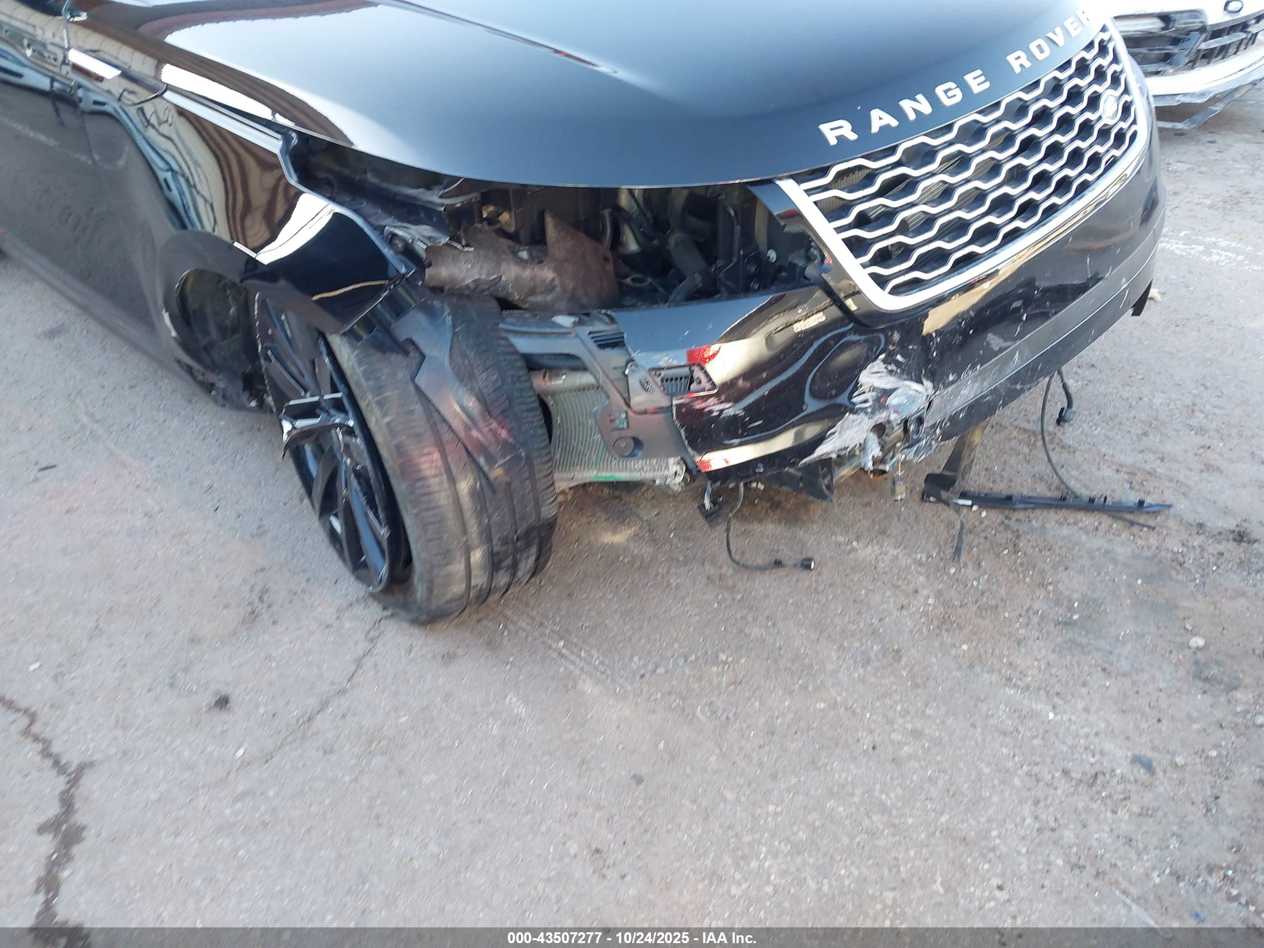 LAND ROVER image 6