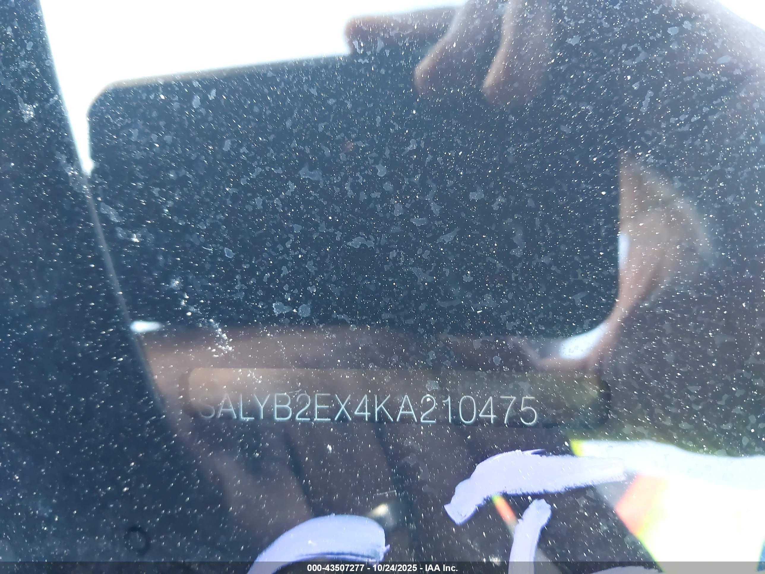 LAND ROVER image 9