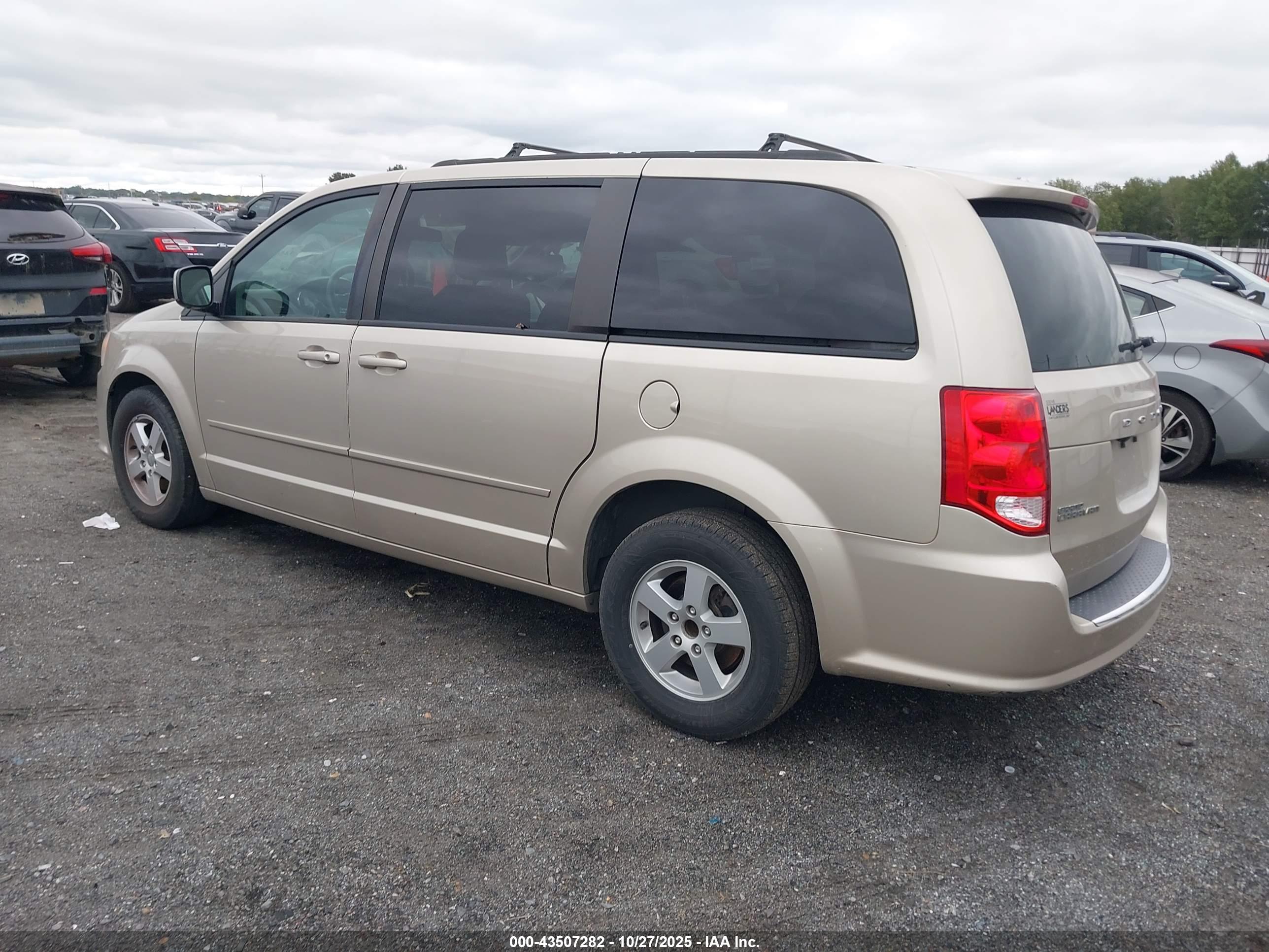 DODGE GRAND image 3