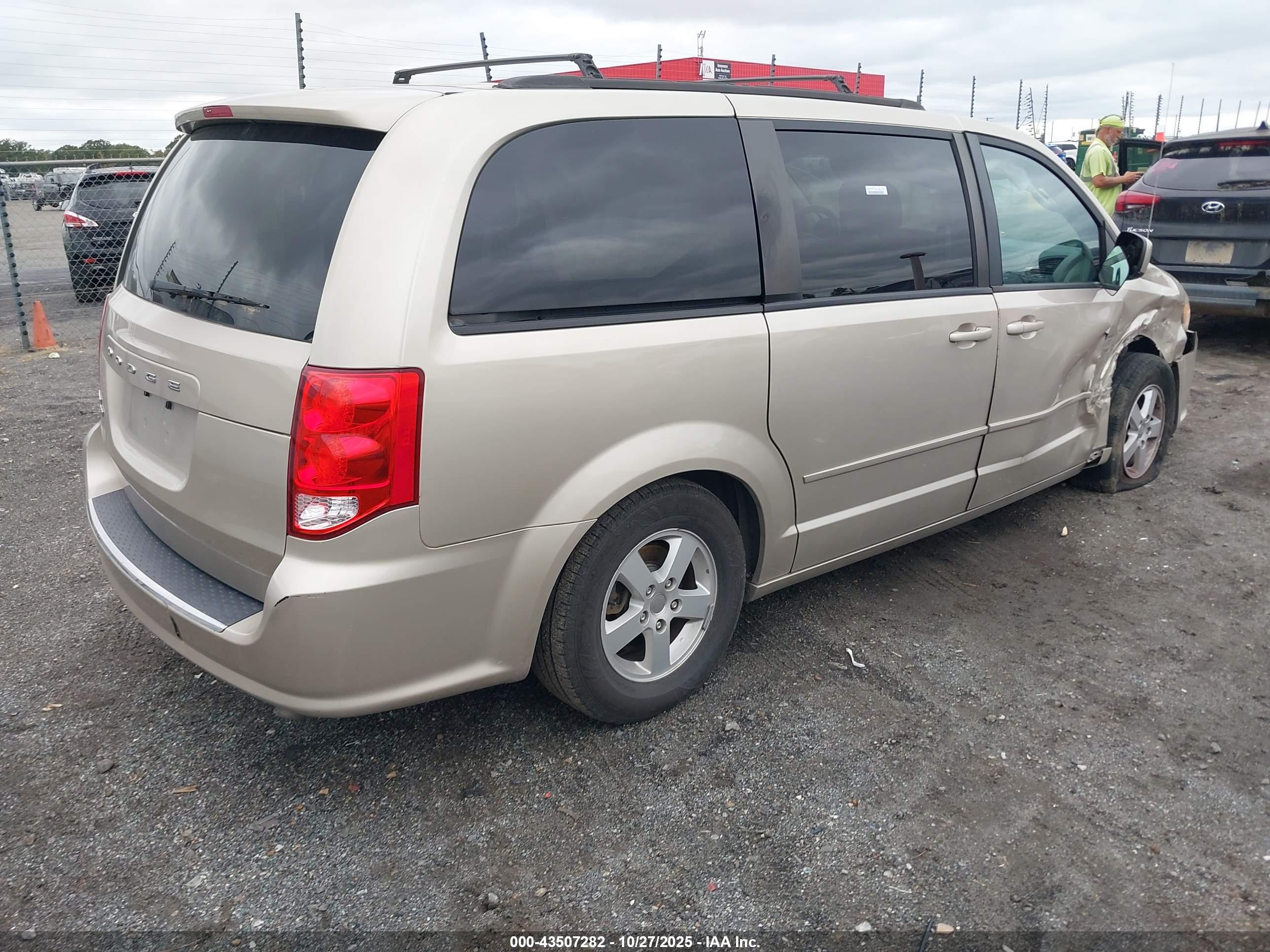 DODGE GRAND image 4