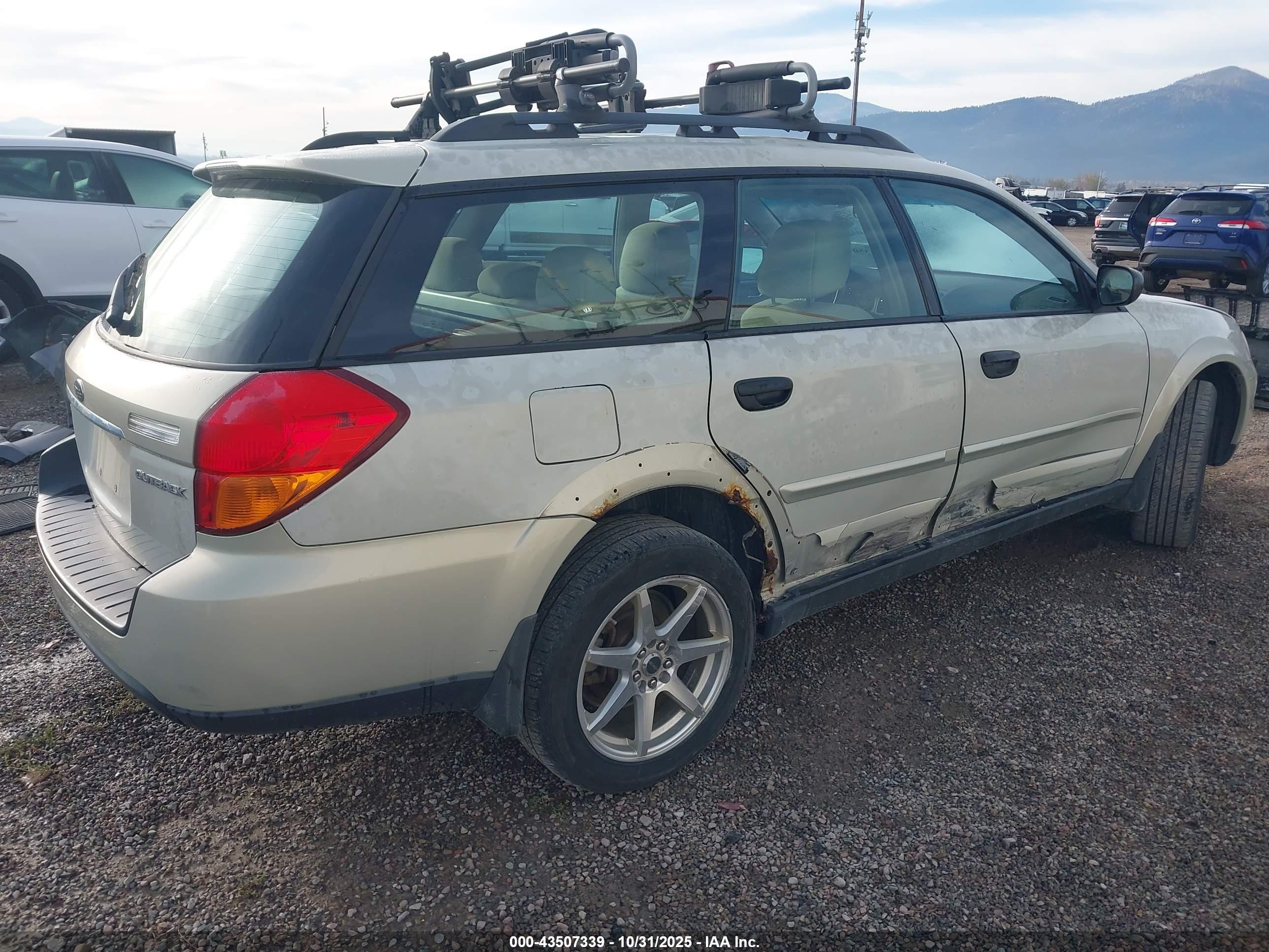 SUBARU OUTBACK image 4