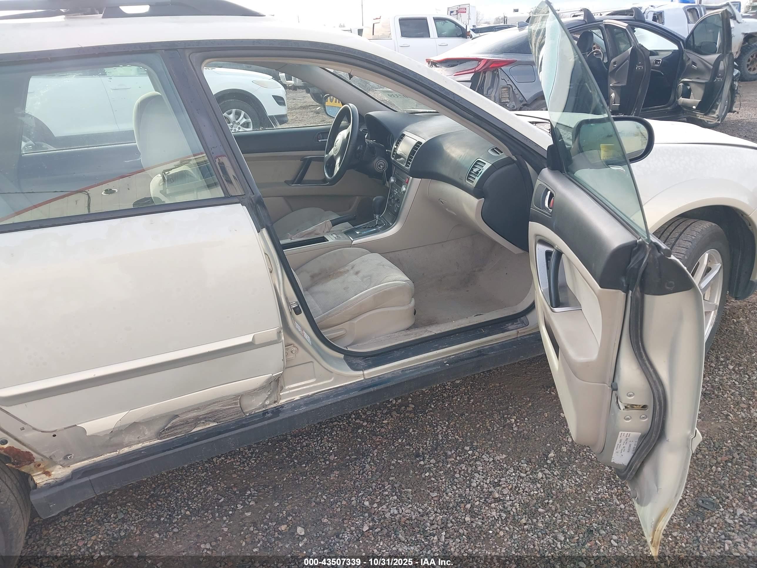 SUBARU OUTBACK image 5