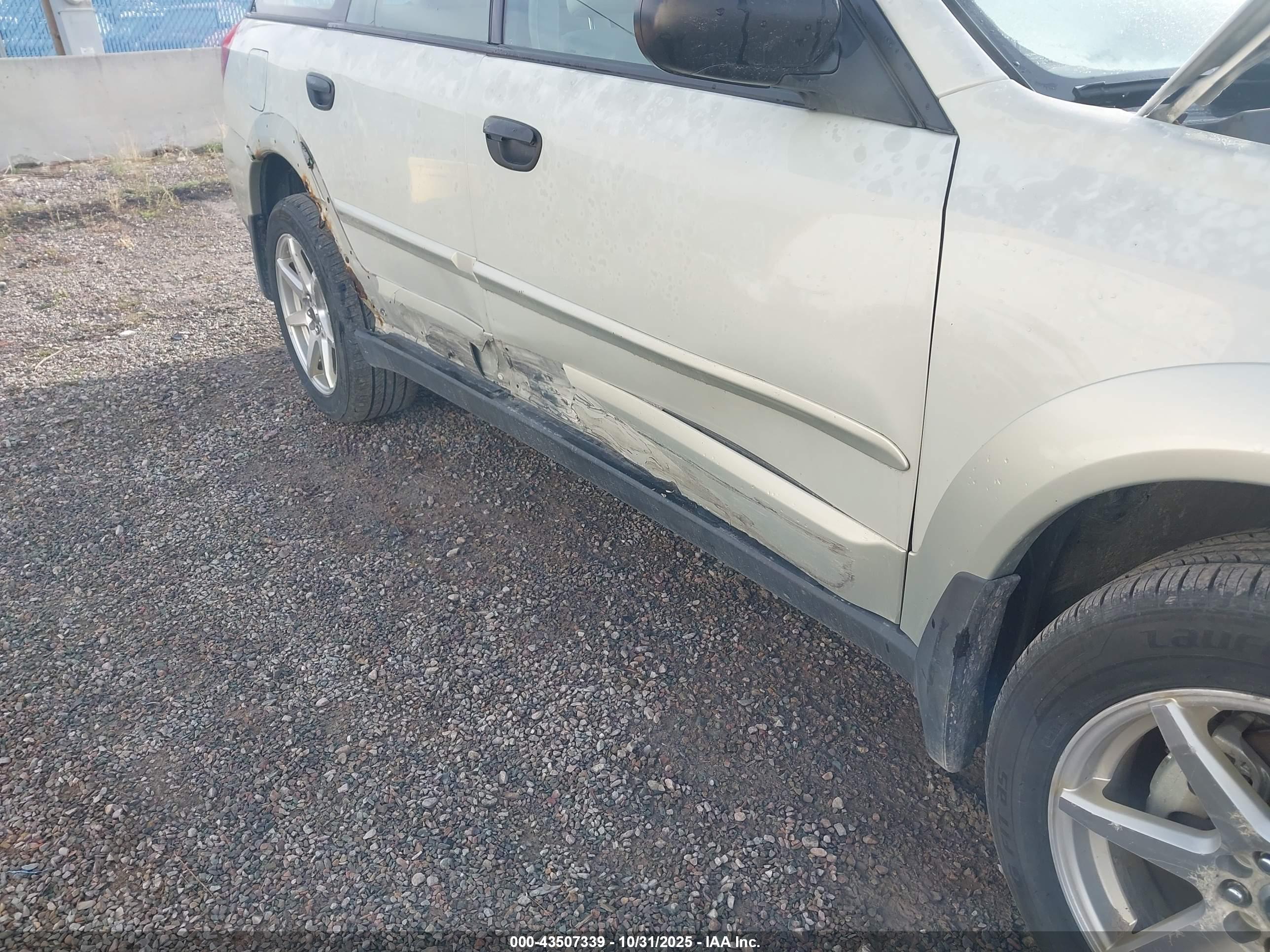 SUBARU OUTBACK image 6