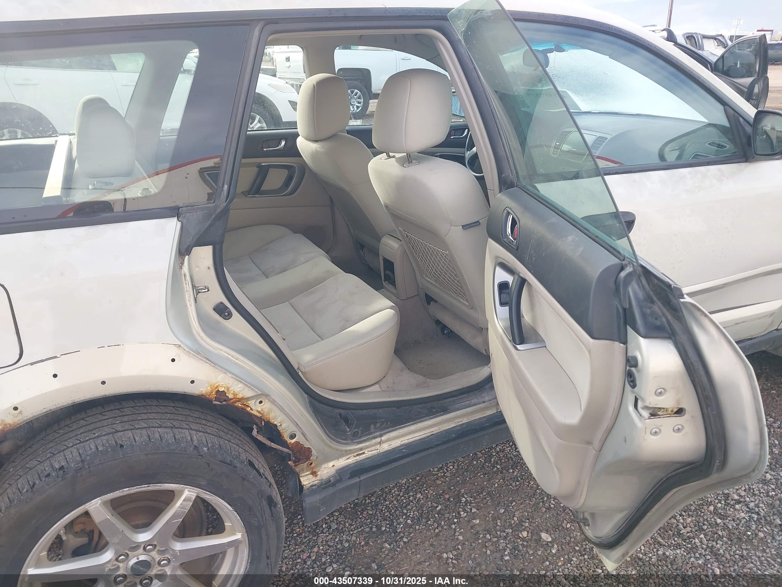 SUBARU OUTBACK image 8