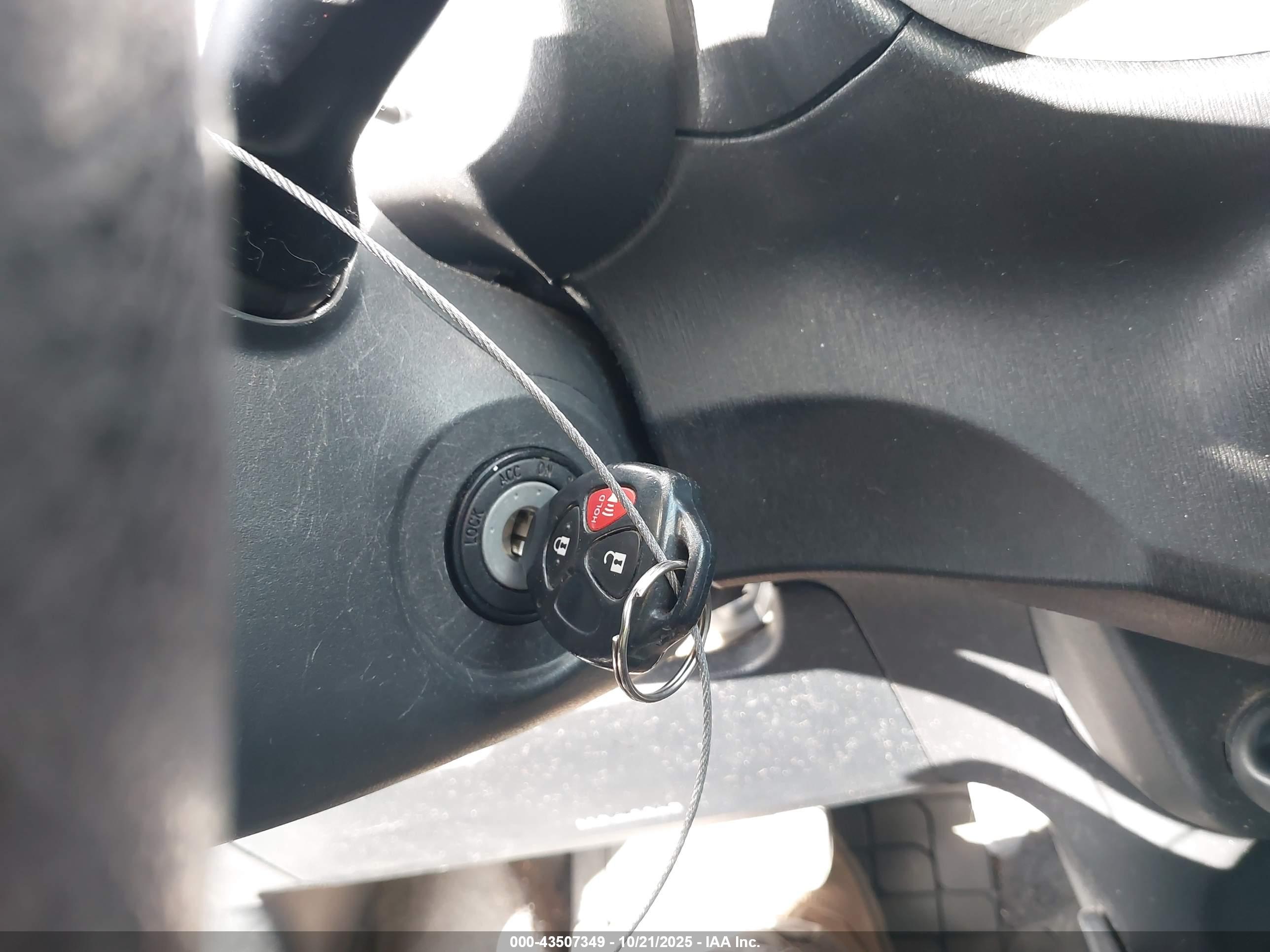 TOYOTA YARIS image 11