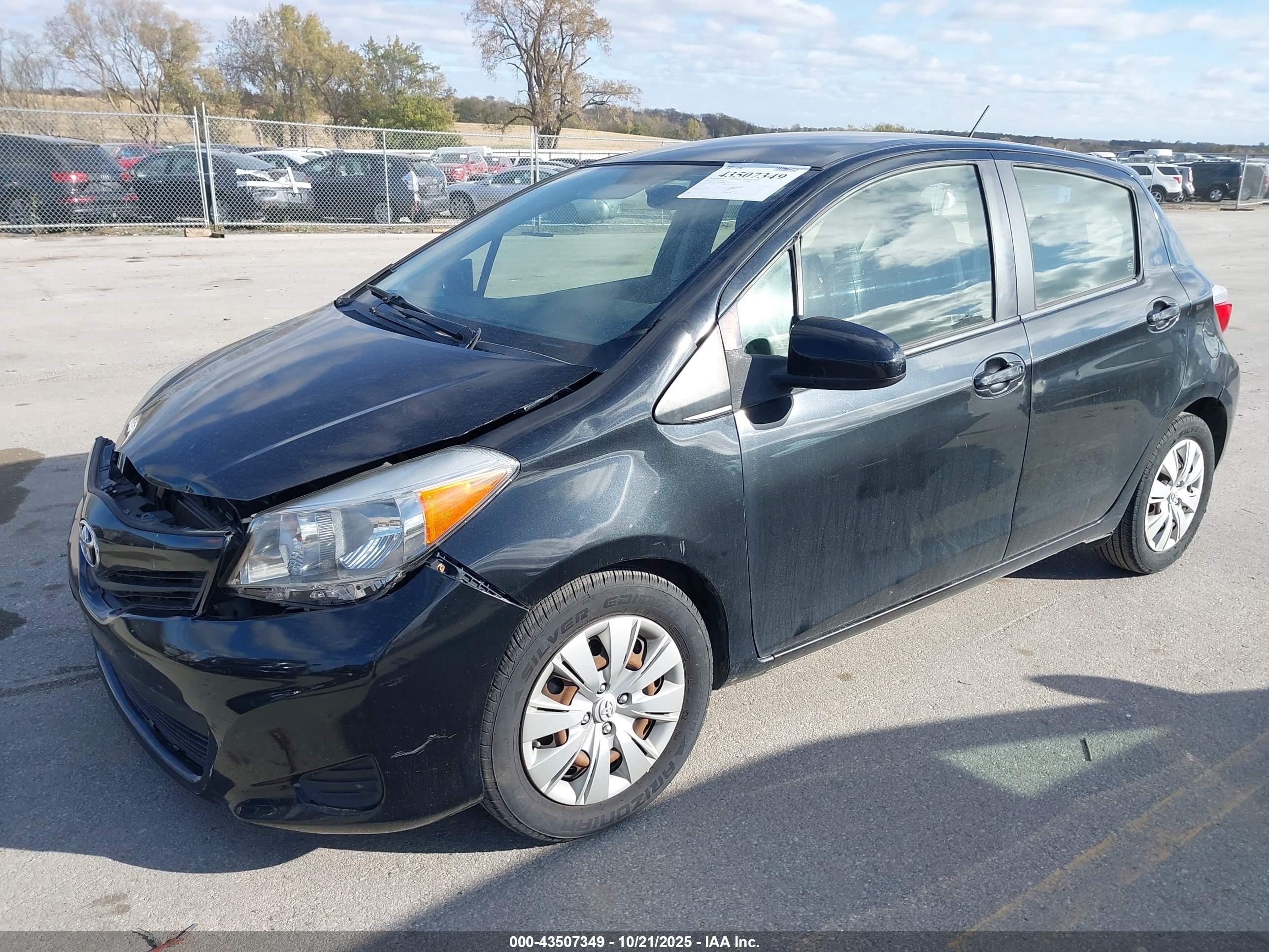 TOYOTA YARIS image 2