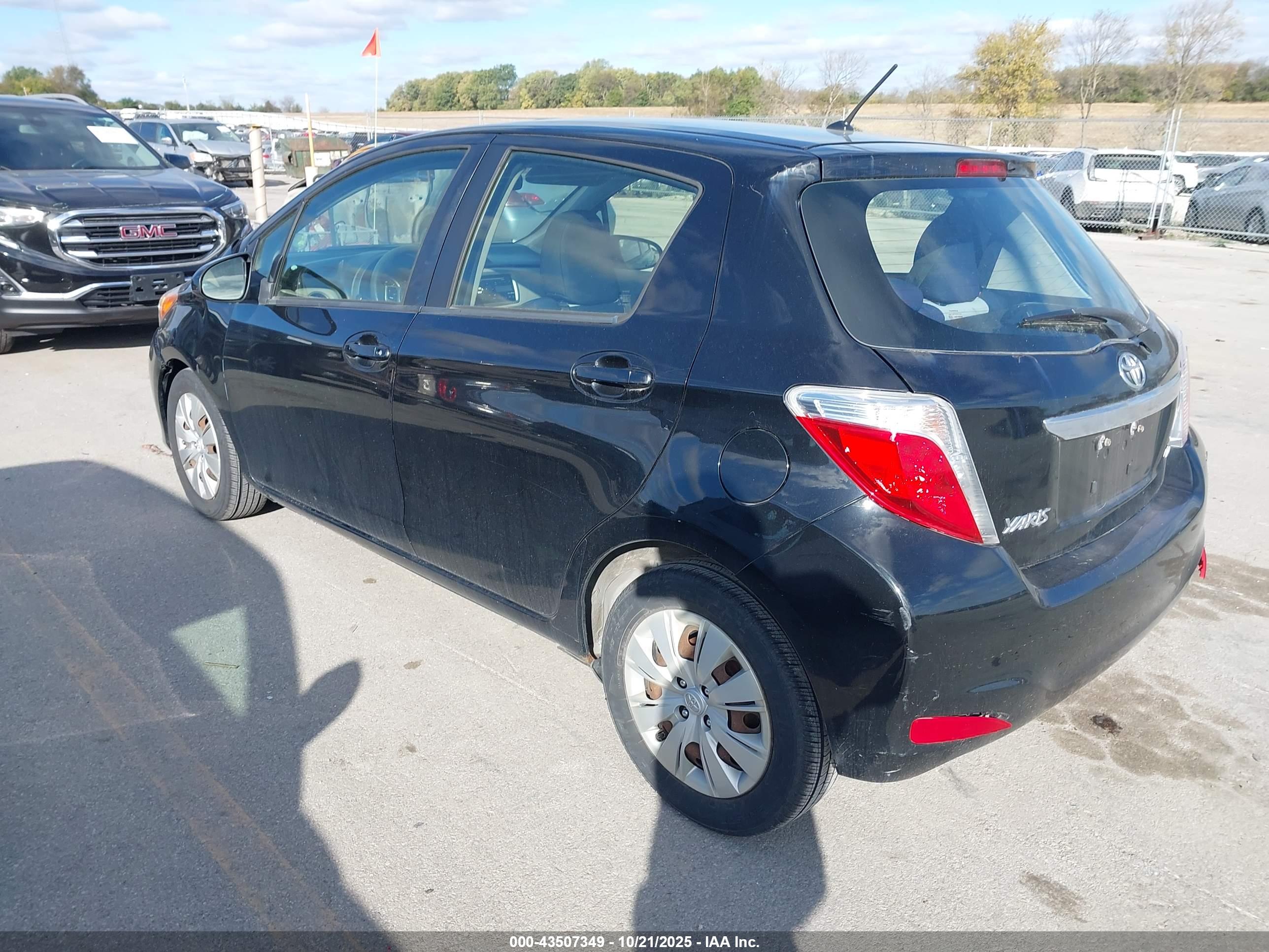TOYOTA YARIS image 3