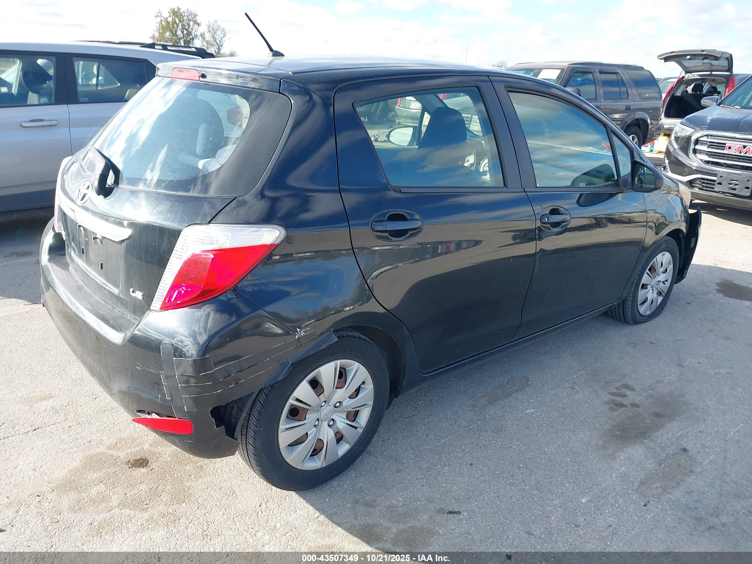 TOYOTA YARIS image 4