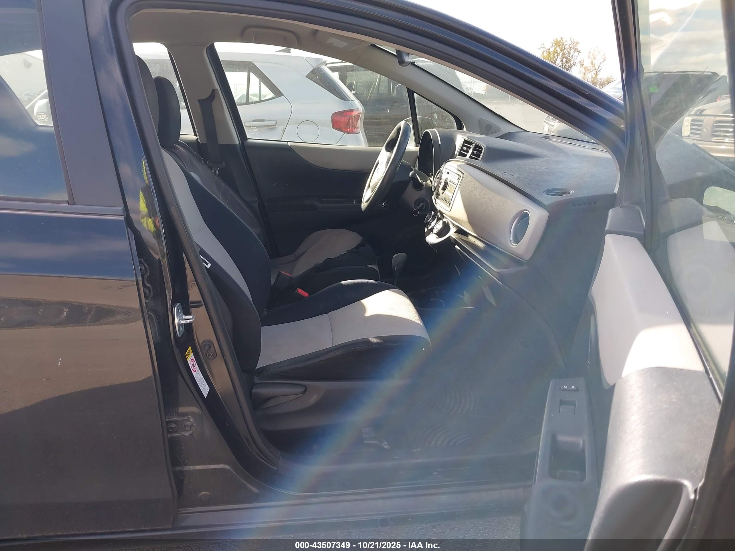 TOYOTA YARIS image 5