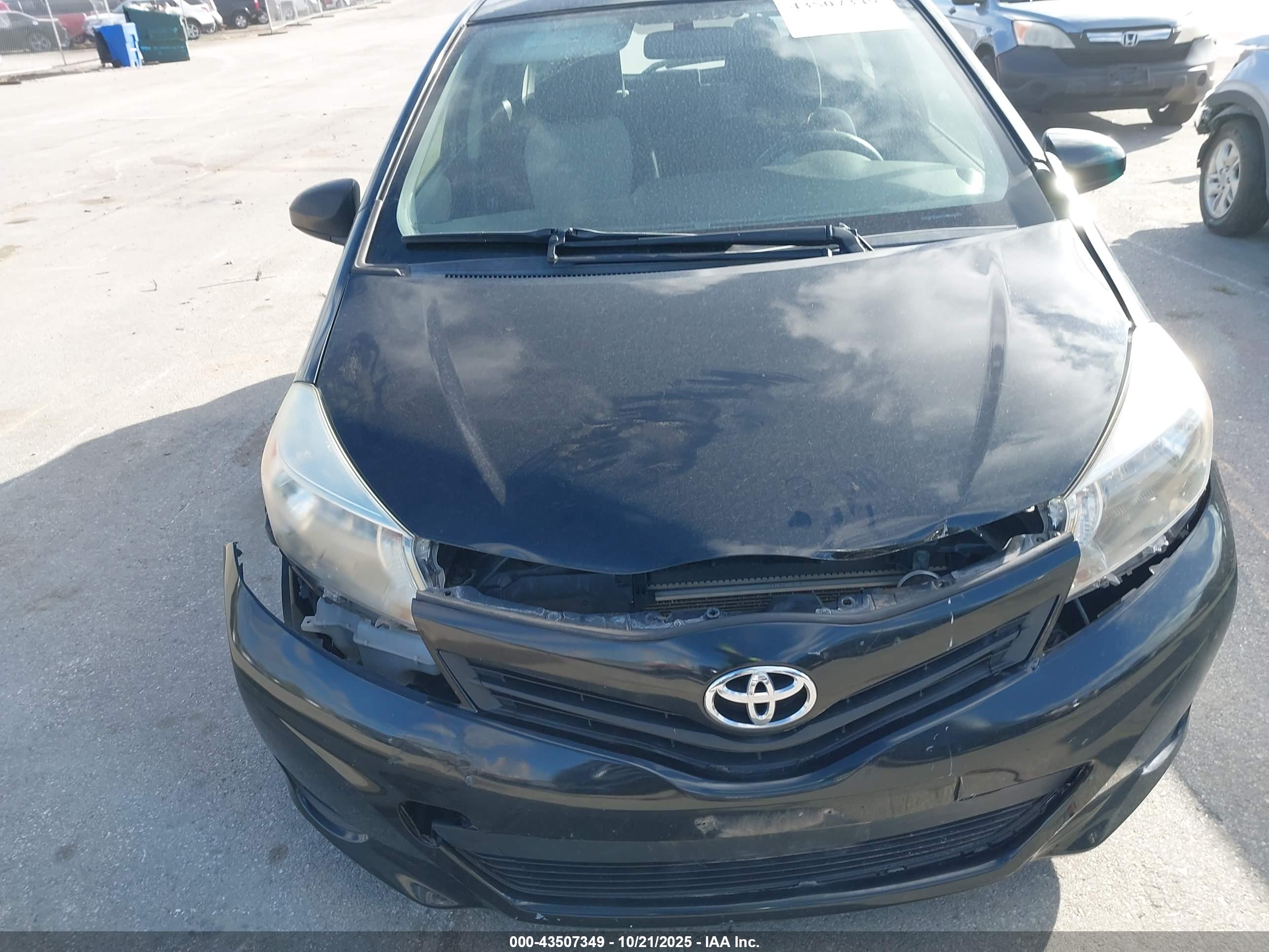 TOYOTA YARIS image 6