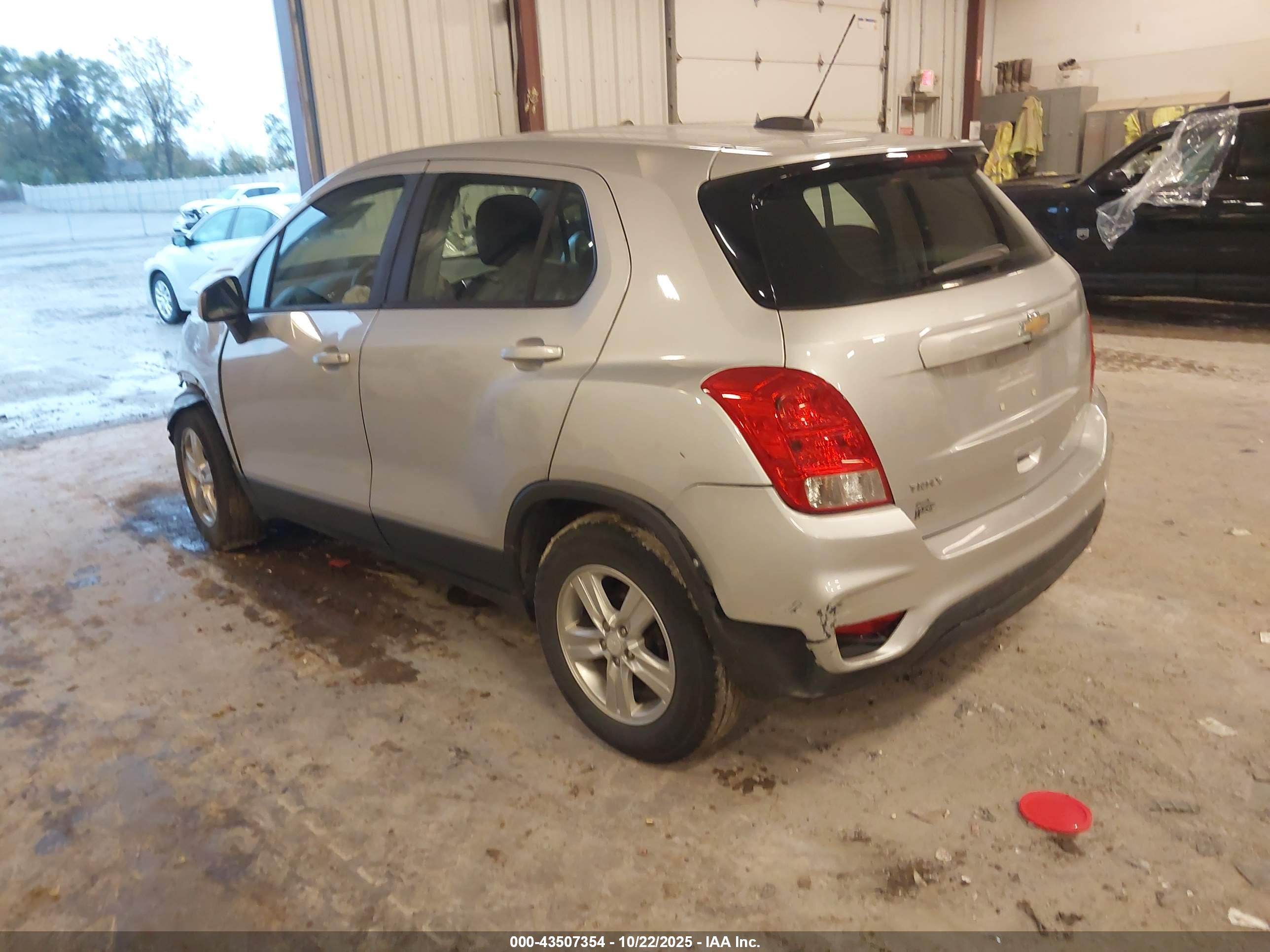 CHEVROLET TRAX image 3