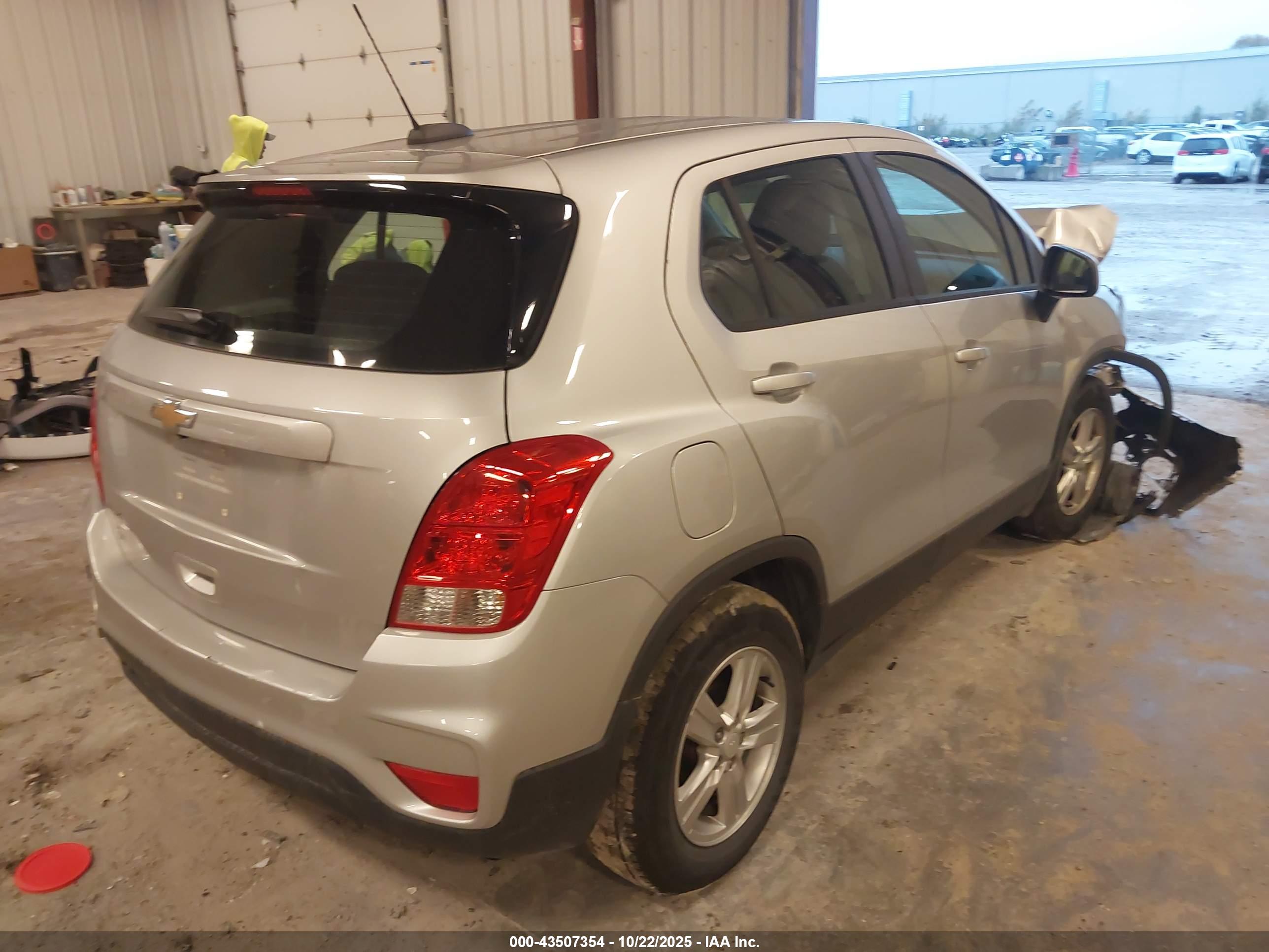 CHEVROLET TRAX image 4