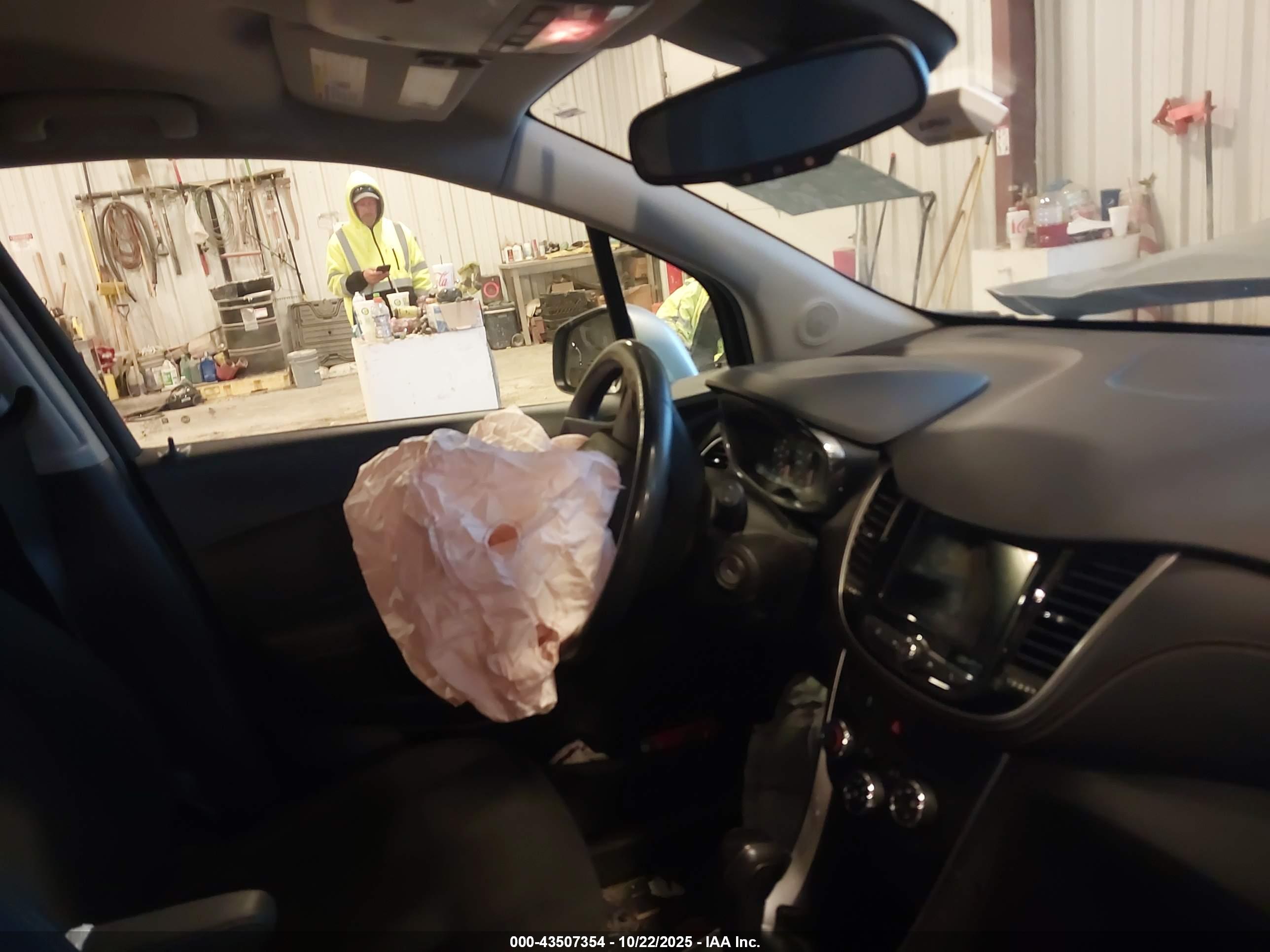 CHEVROLET TRAX image 5