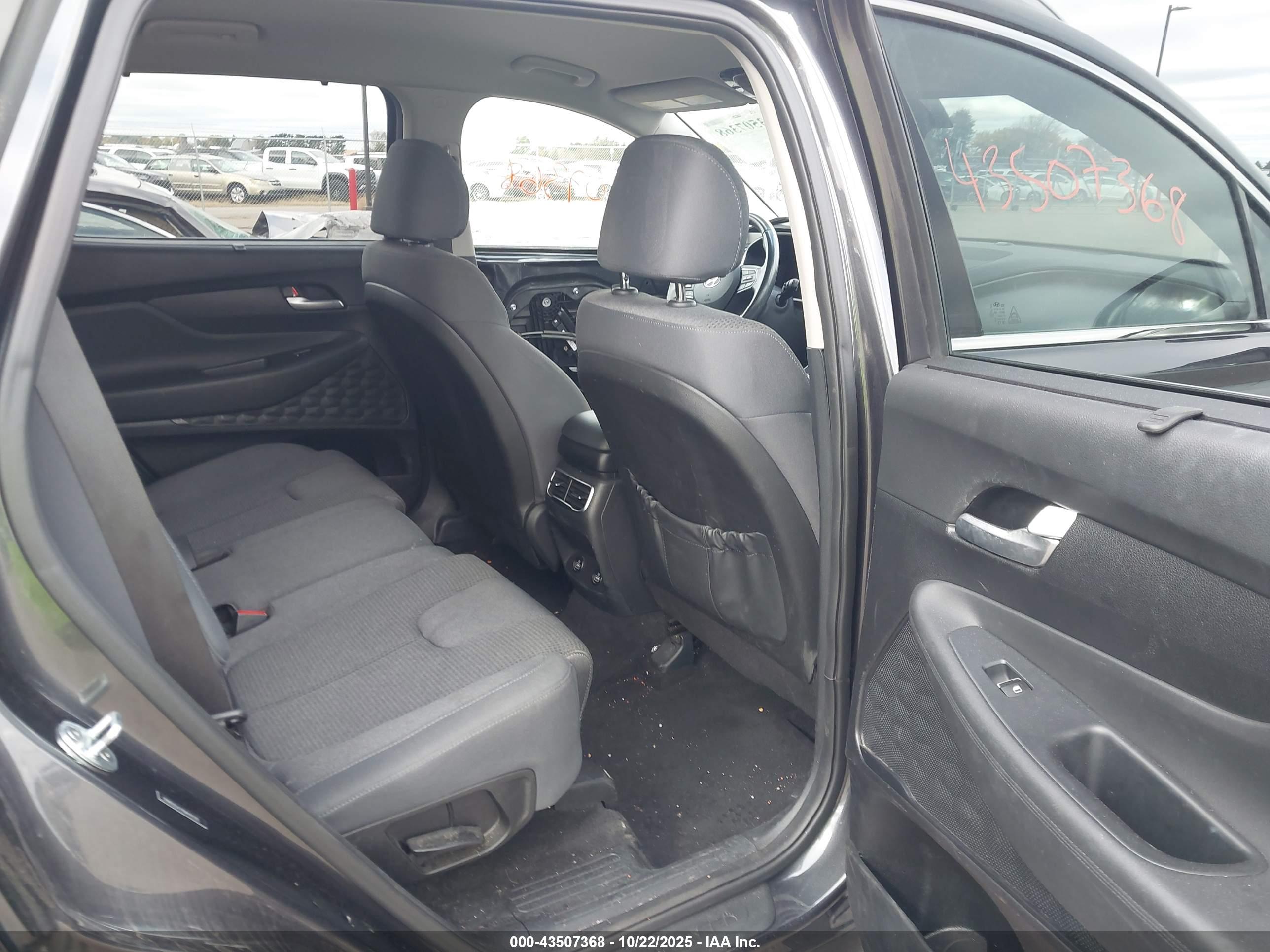 HYUNDAI SANTA image 8