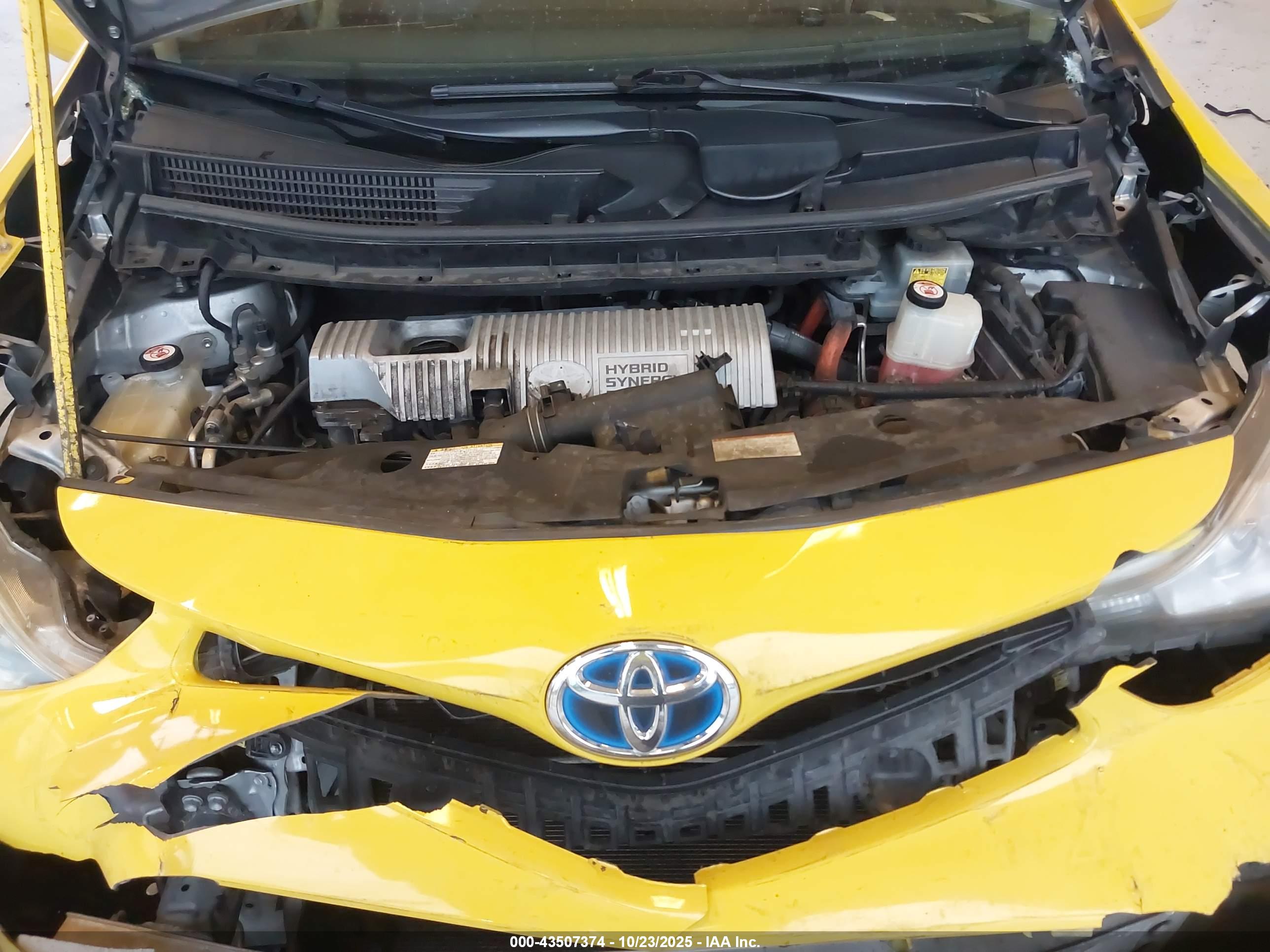 TOYOTA PRIUS image 10