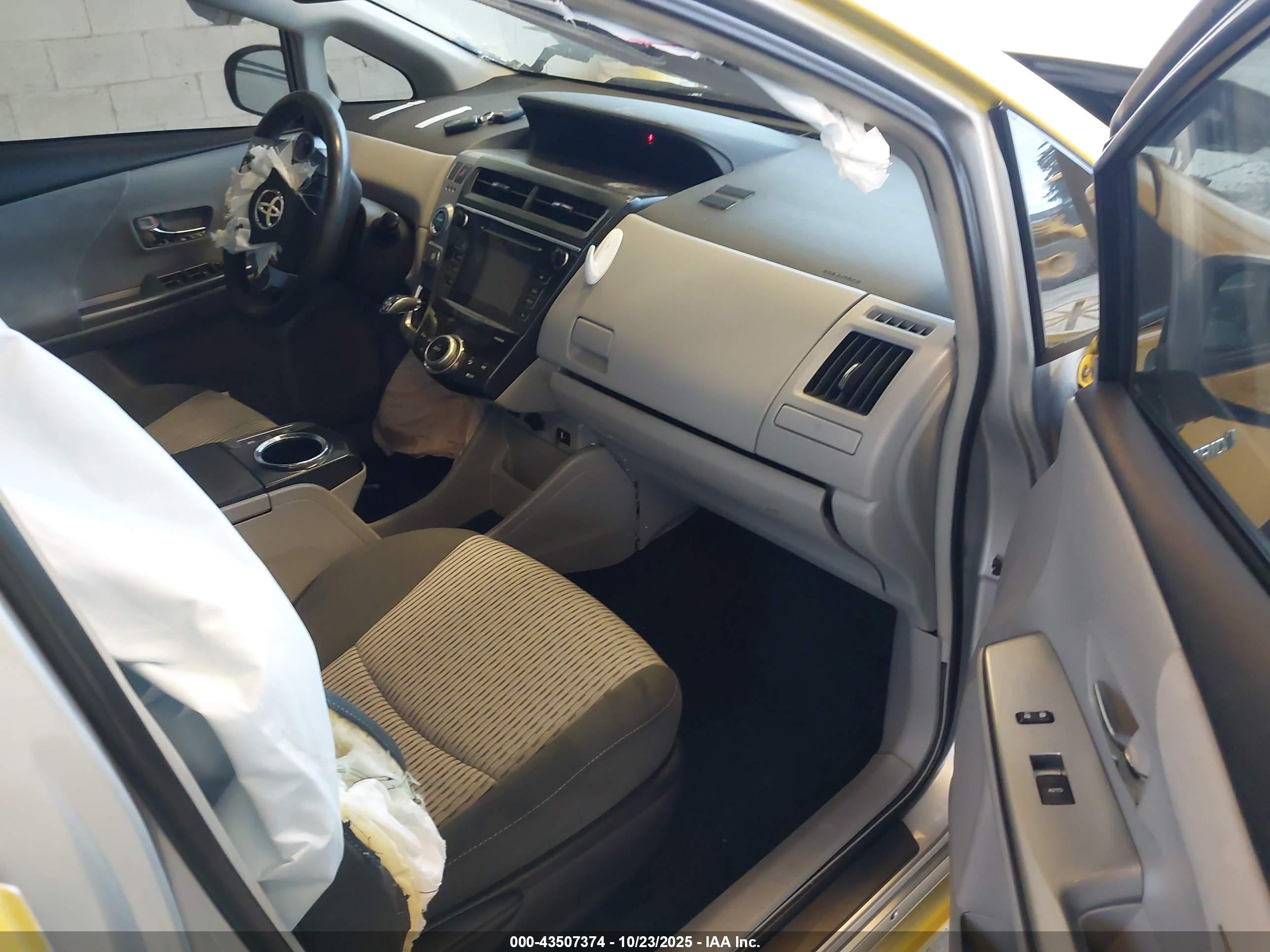 TOYOTA PRIUS image 5