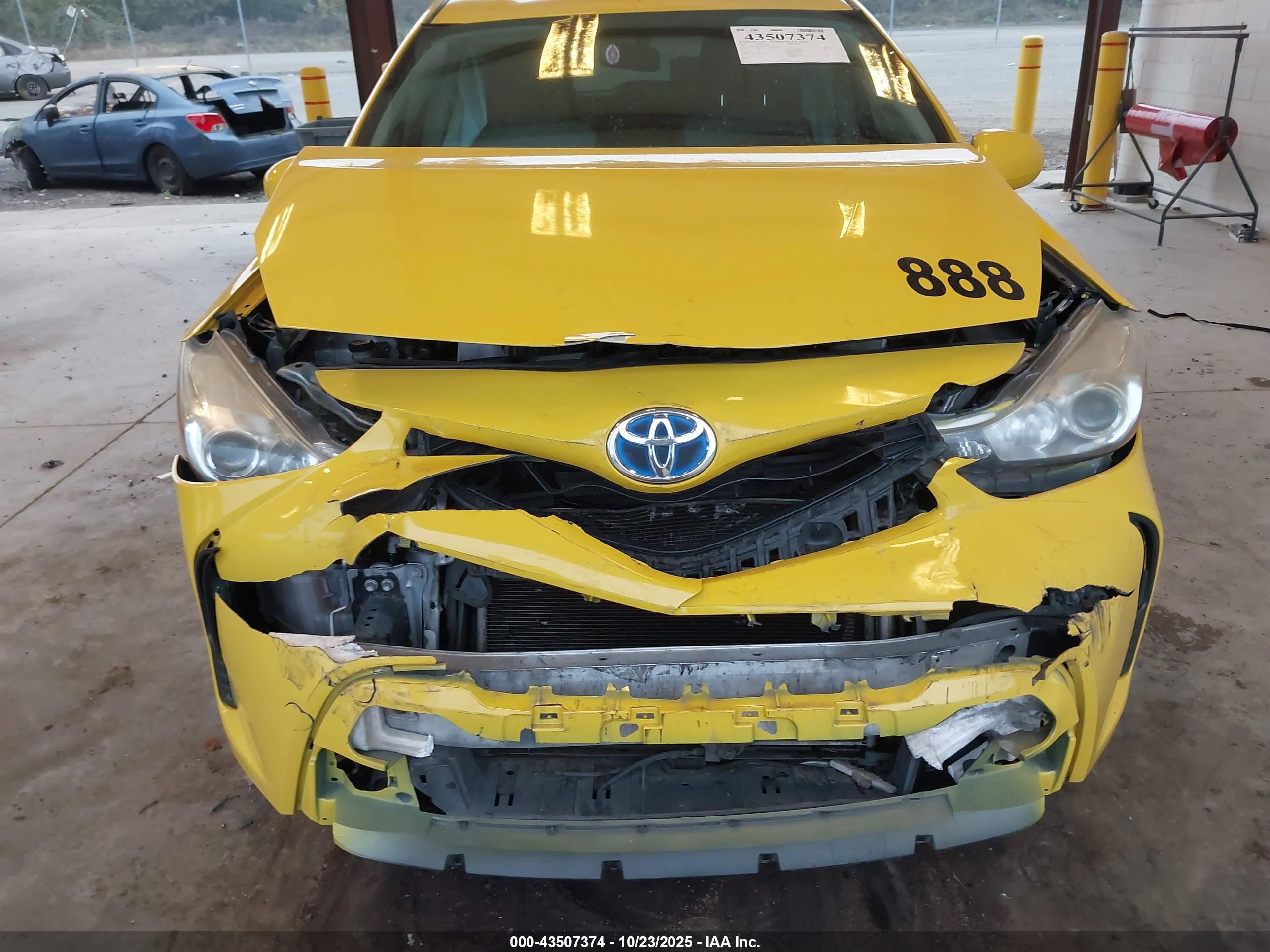 TOYOTA PRIUS image 6