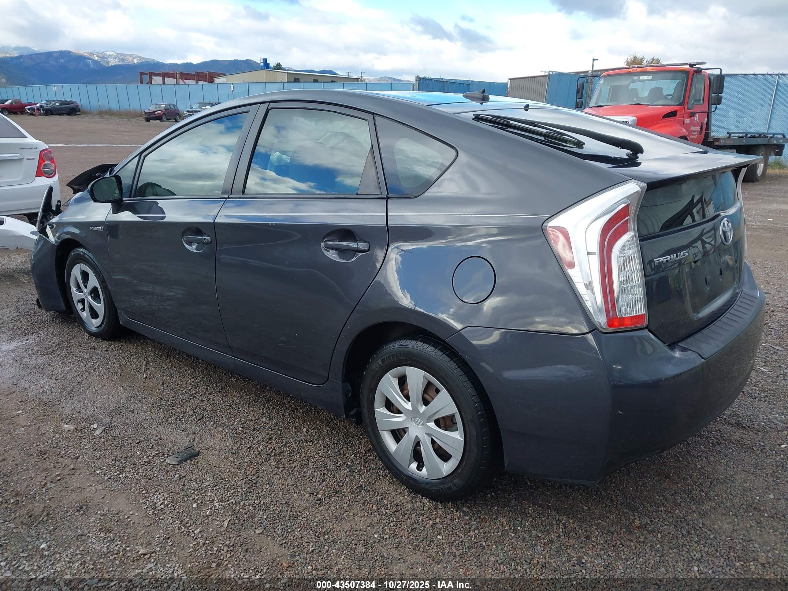 TOYOTA PRIUS image 3