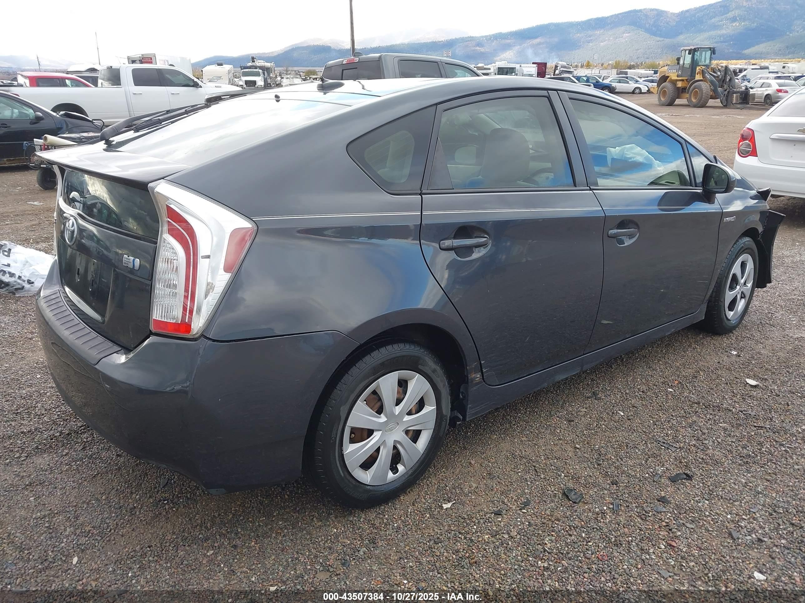 TOYOTA PRIUS image 4