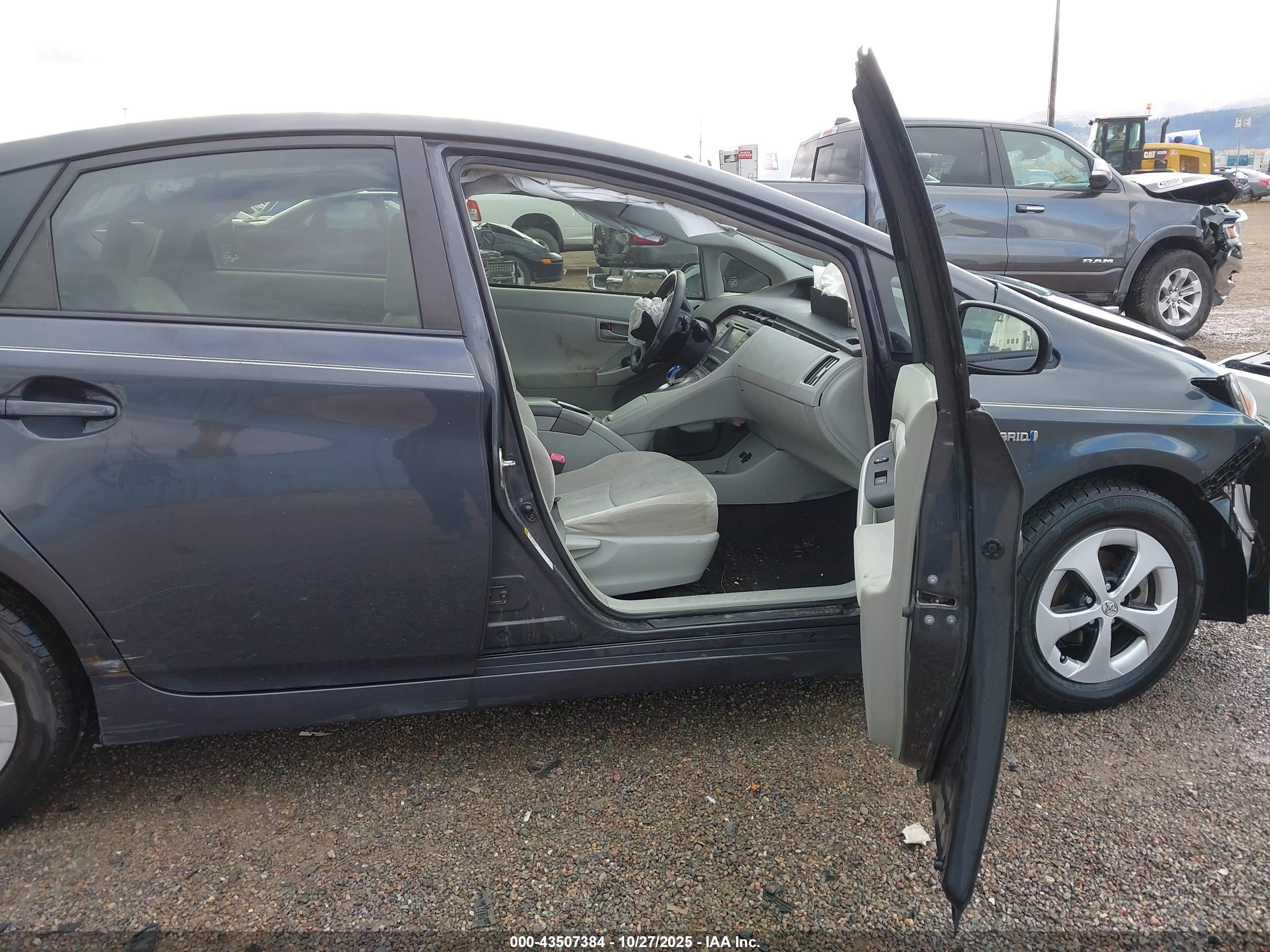 TOYOTA PRIUS image 5